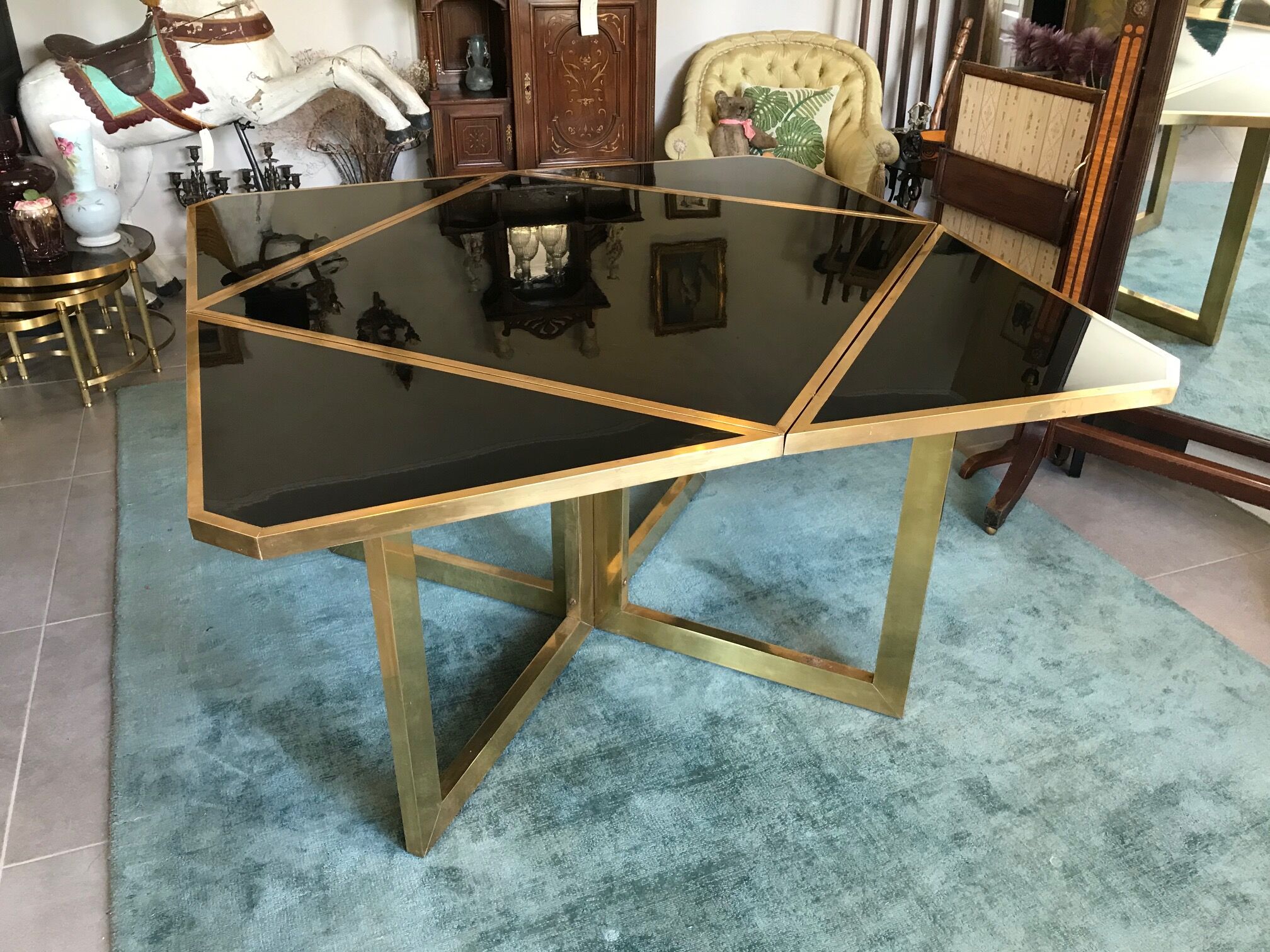 Romeo Rega extendable table