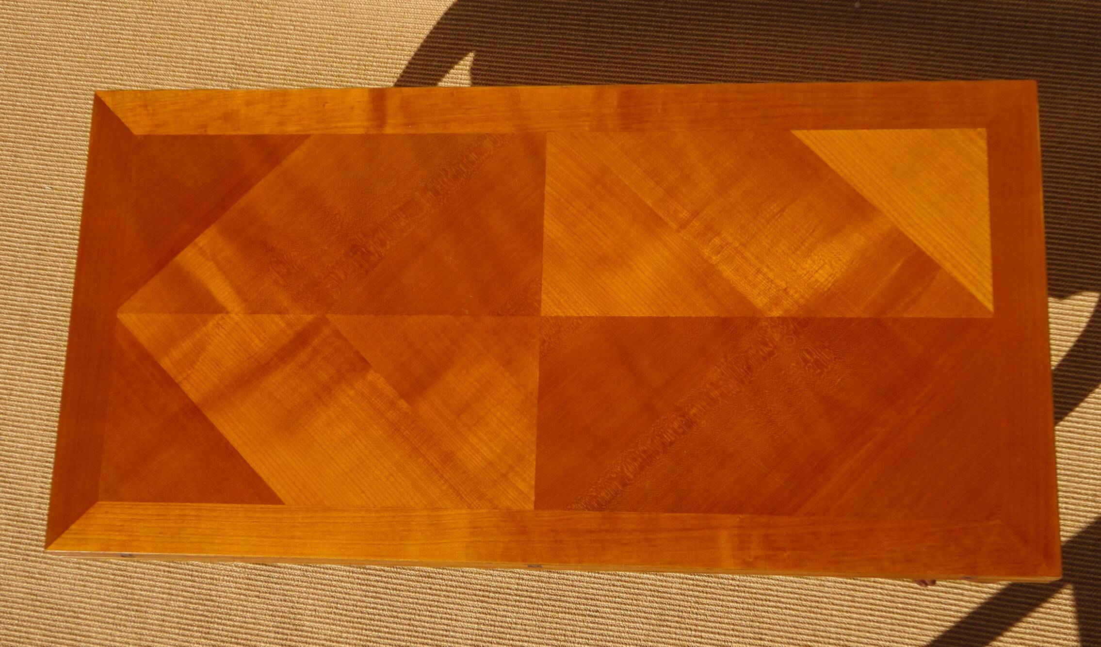 Coffee table that can be converted into a dining table, inspired by A.Ducrot