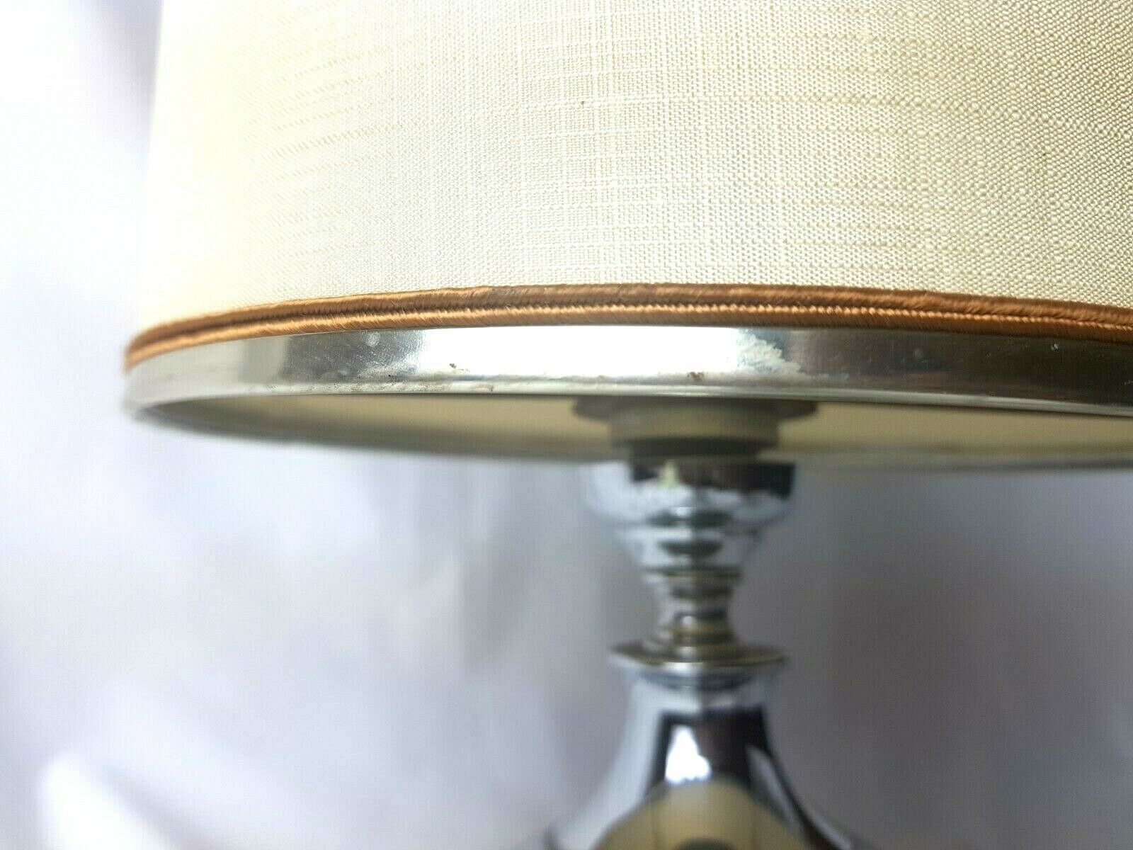 1950s 1950s 1950s gold metal and bakélite laying lamp