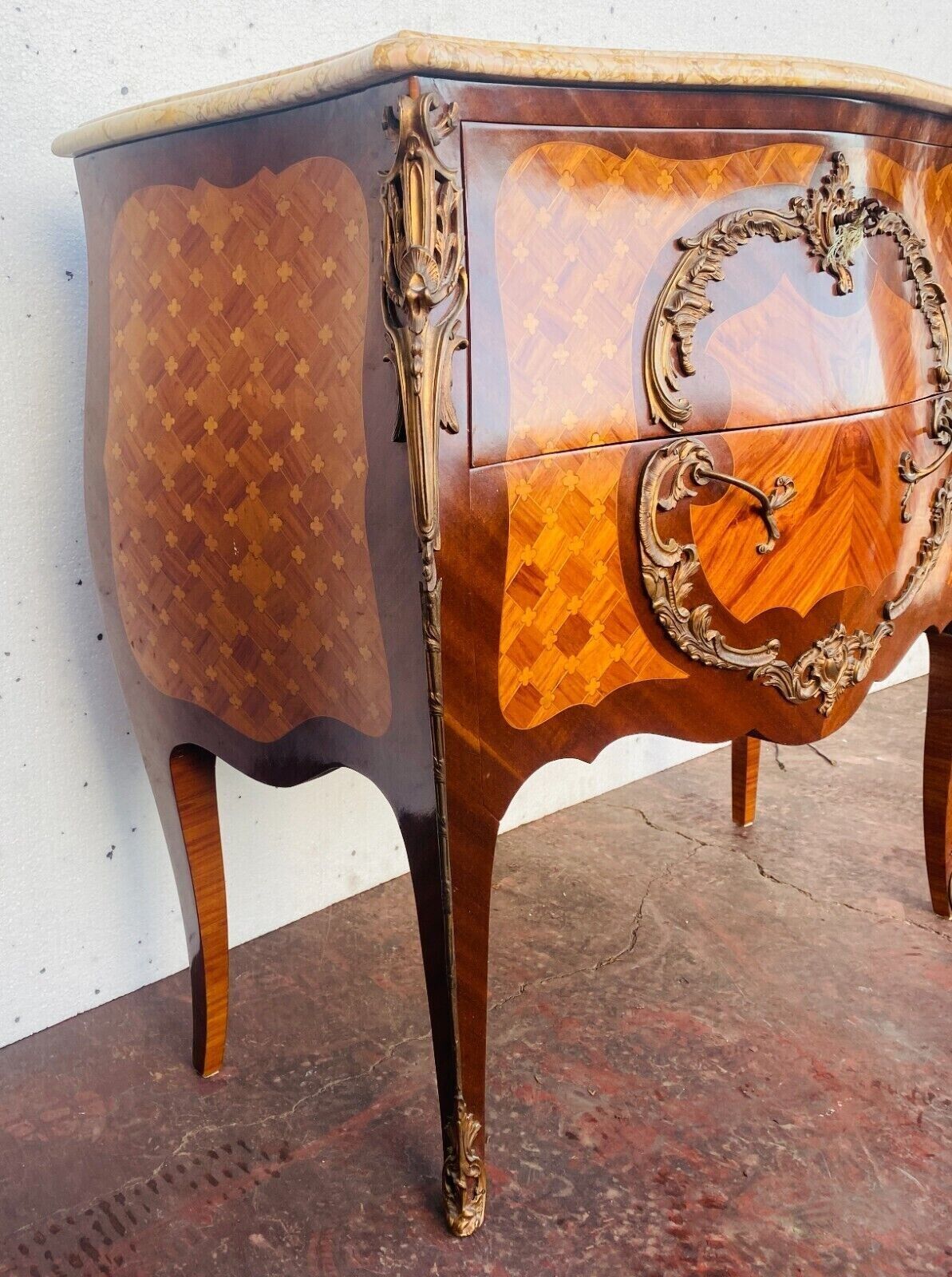 Curved chest of drawers Louis XV style marquetry with cube bottom XX century