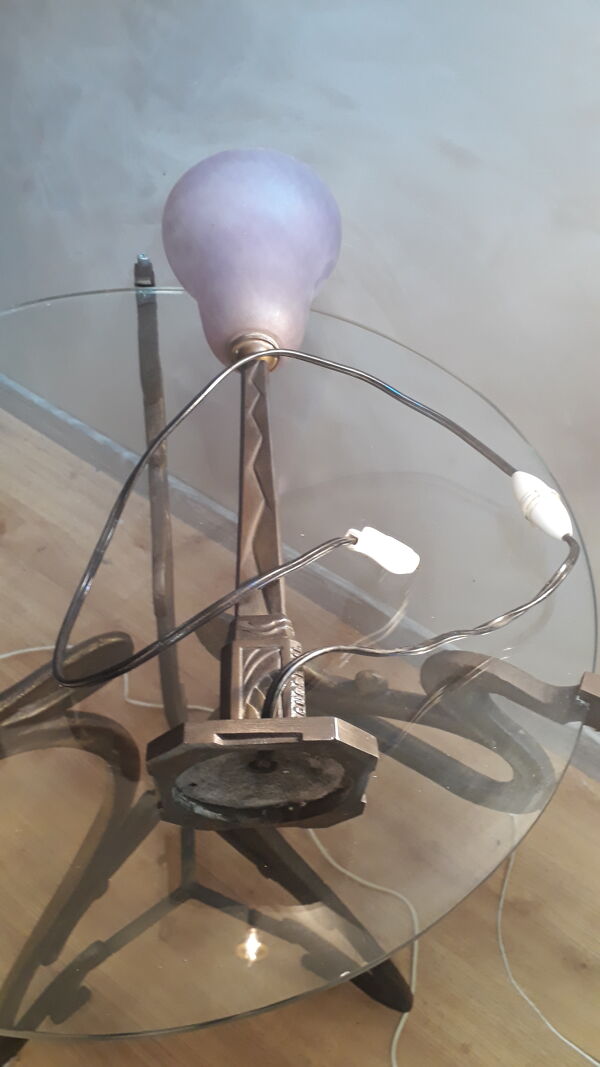 Lampe fonte d'acier 1920  signé de la maison Brousseval  et tulipe muller et frere non signe