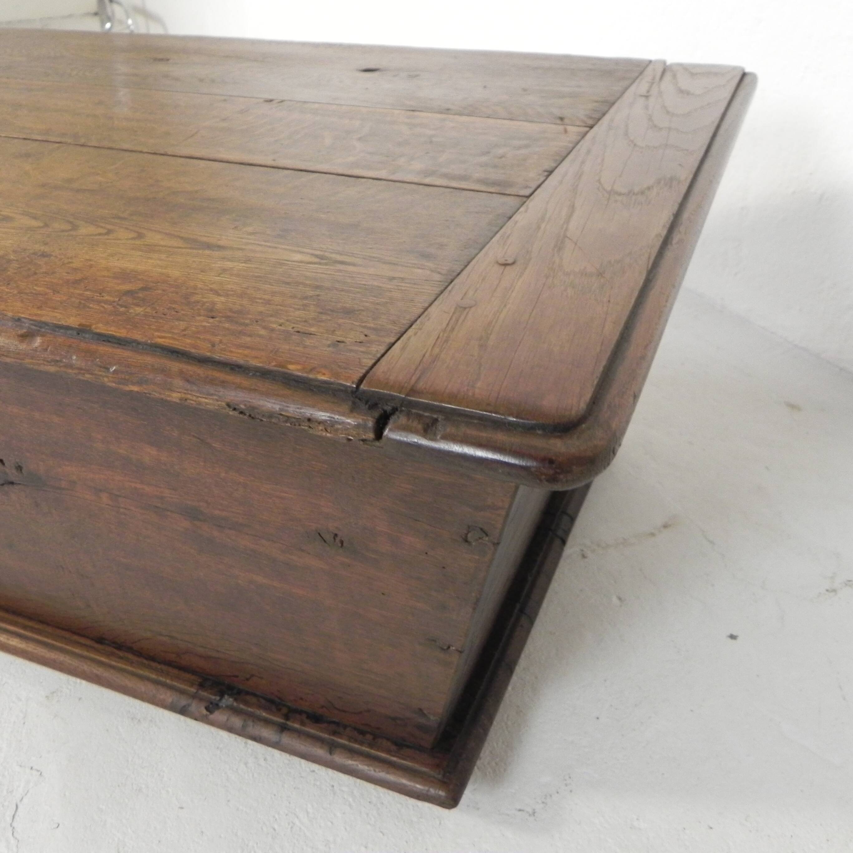 Ancien coffre en chêne, auge, coffre à couvertures XIXe siècle