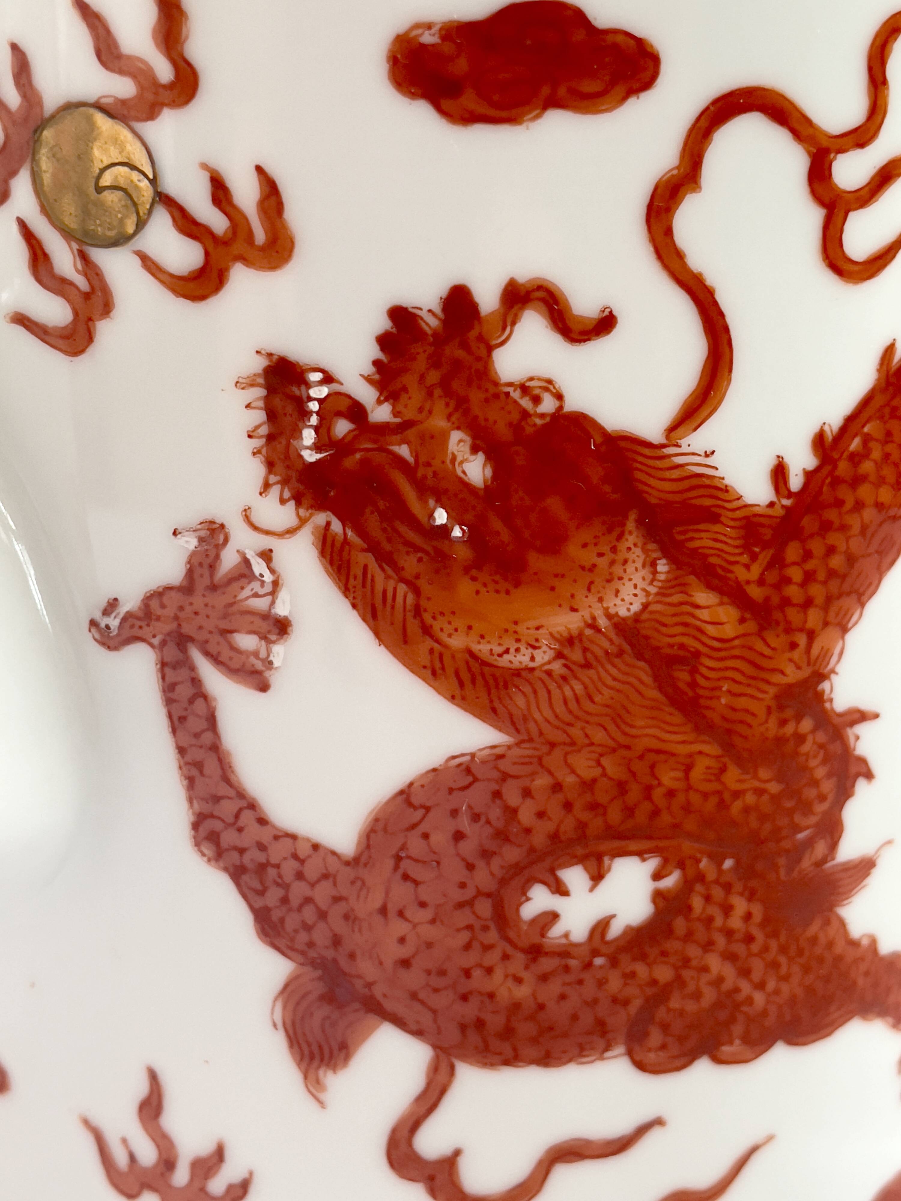 Teapot decorated with 2 dragons Republic 1912-1949 China