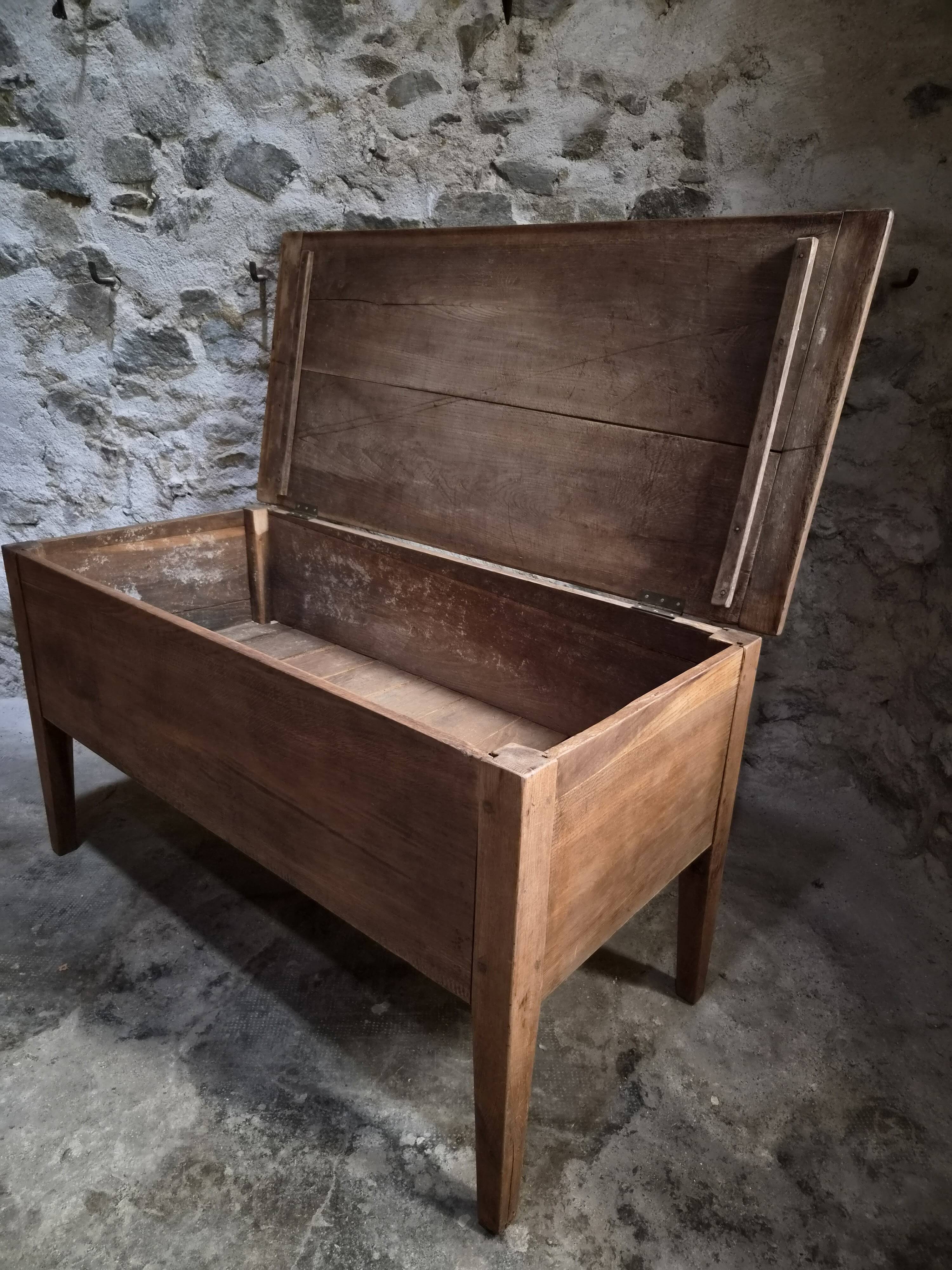 Antique French flour chest in oak – 19th-century farmhouse side table