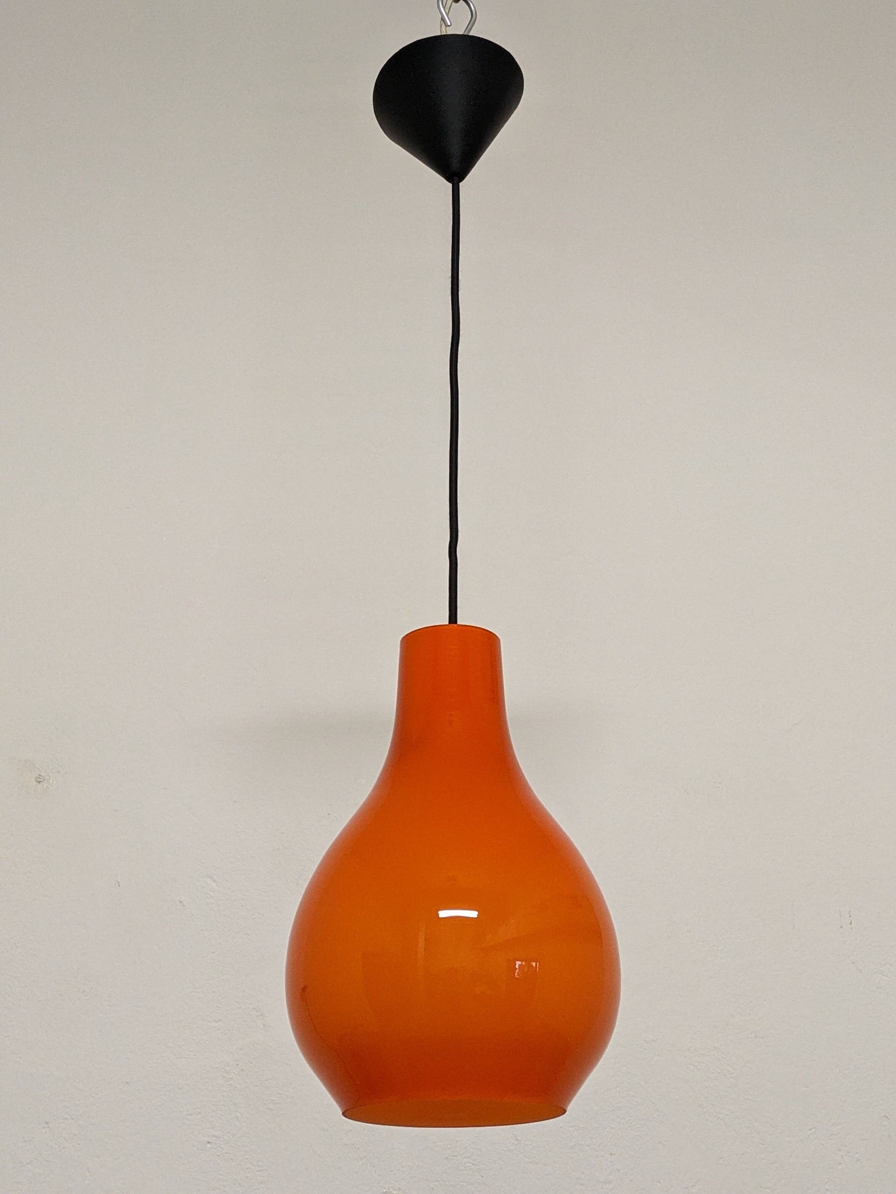 Suspension drop of water in opaline of the 60s 70s