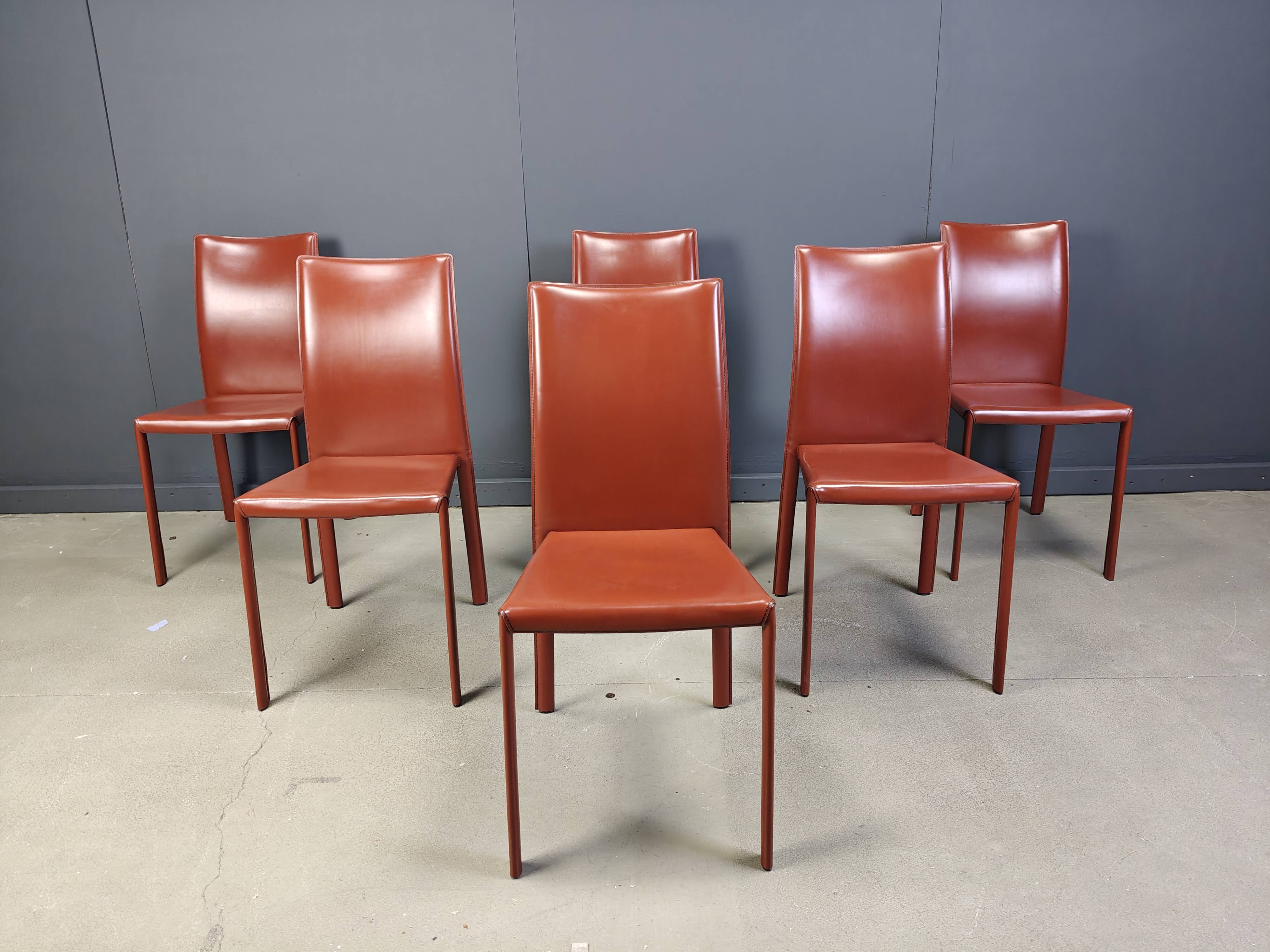 Chaises de salle à manger italiennes en cuir rouge, années 1980 - lot de 6