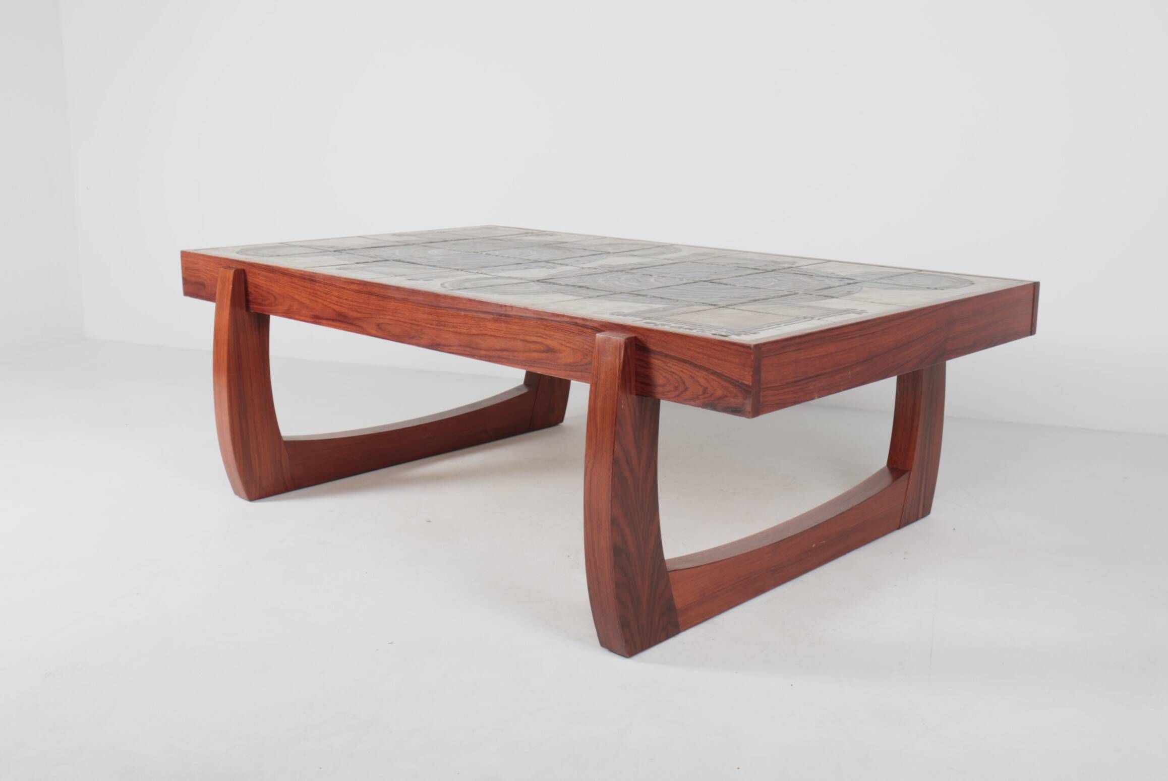 Table basse danoise en palissandre et céramique signée "Ox Art"
