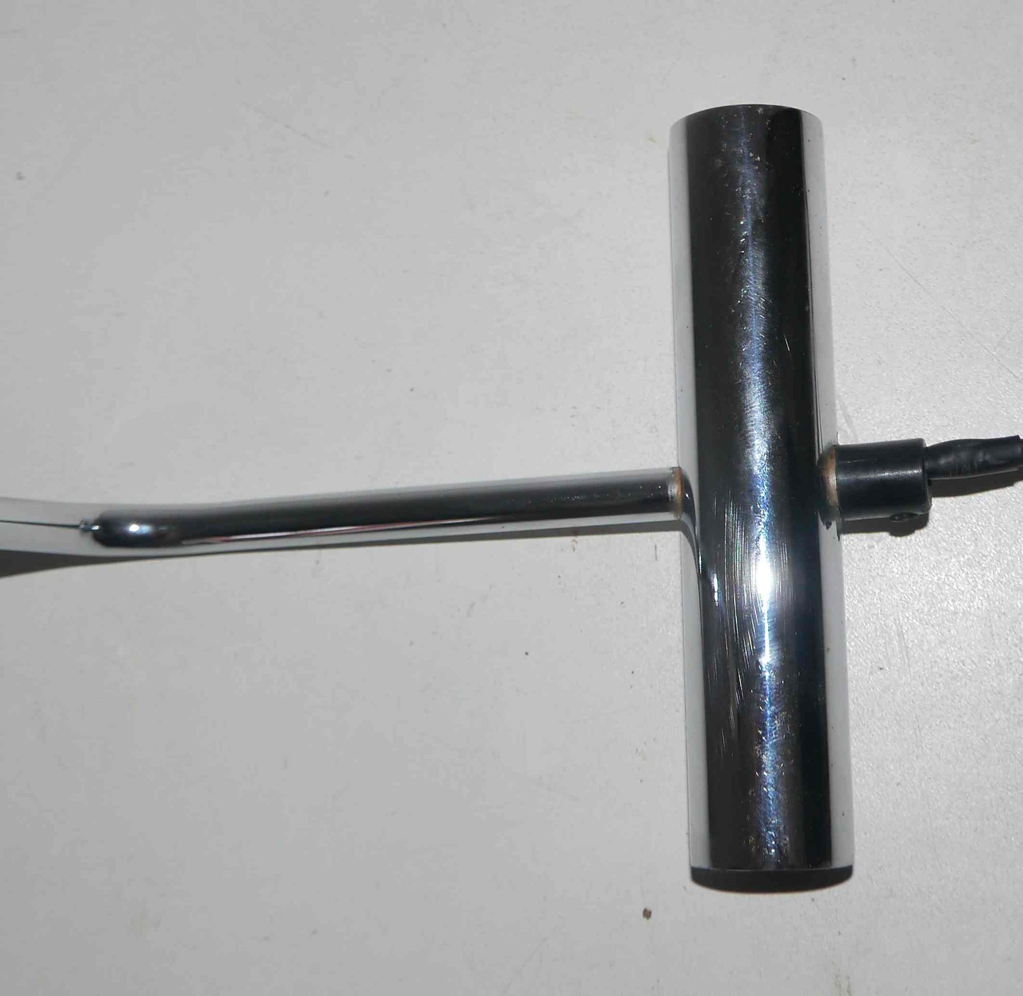Lampe design italien années 80's chrome et acier