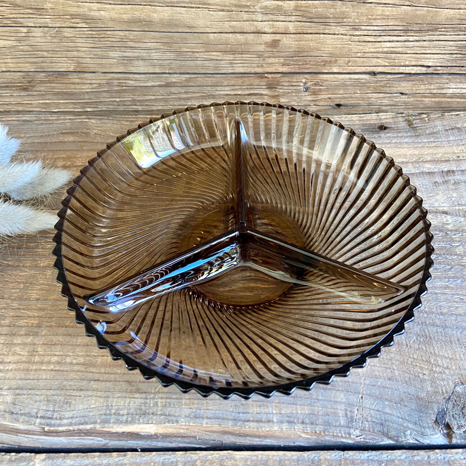 Plat en verre fumé vintage