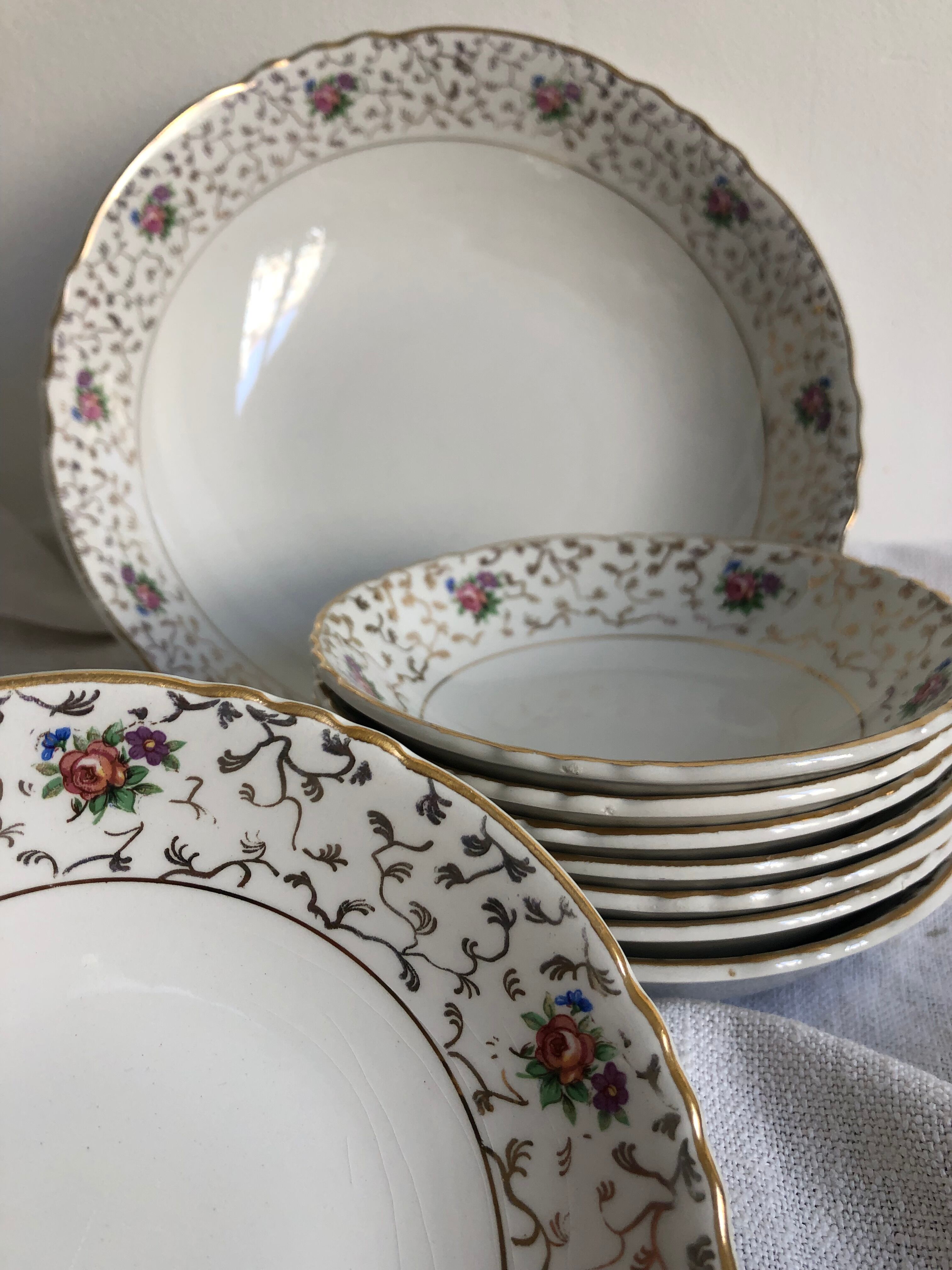 Salad bowl and cups, art of the table, Moulin des loups, Blois service