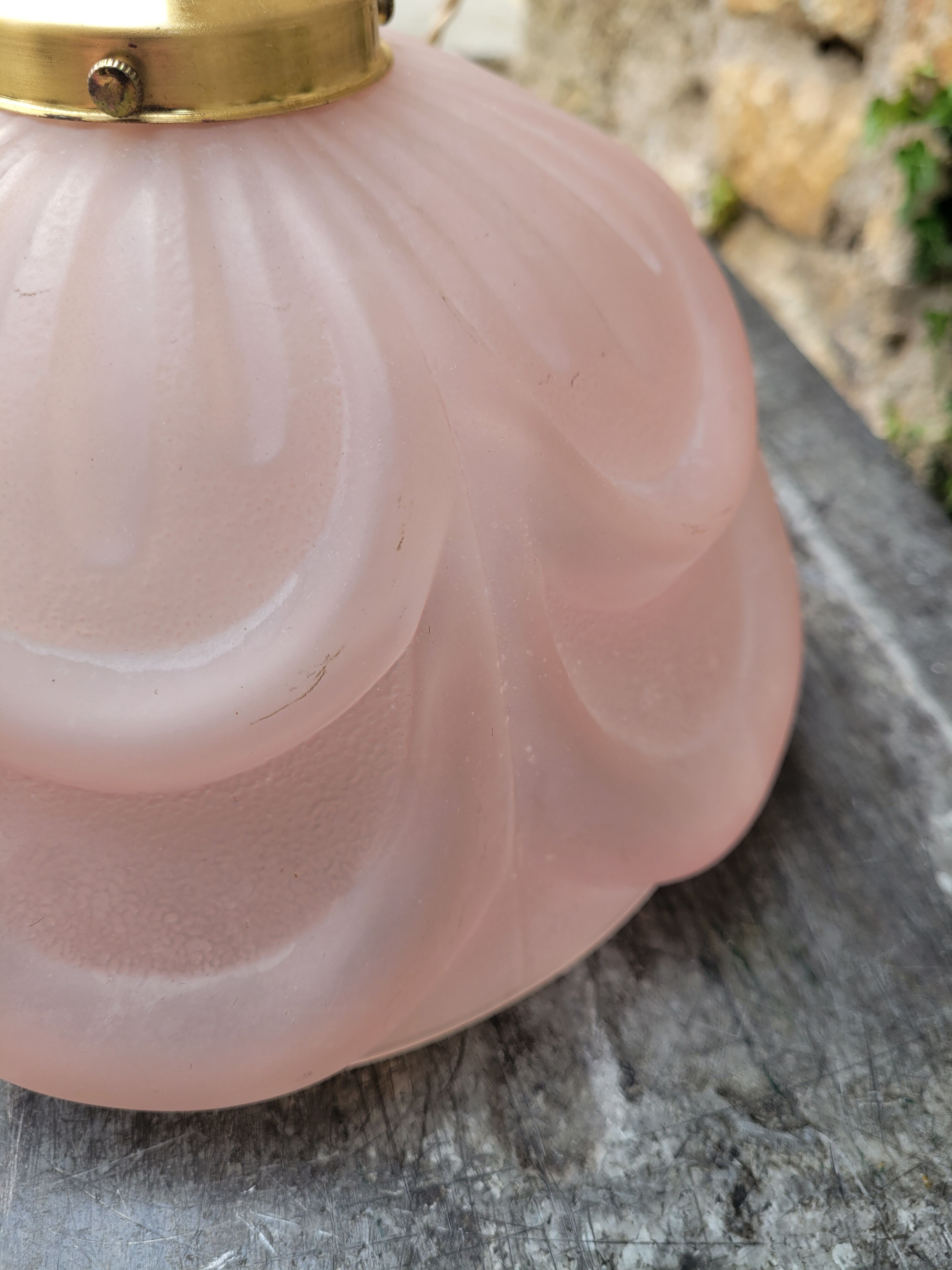 Pink frosted glass suspension