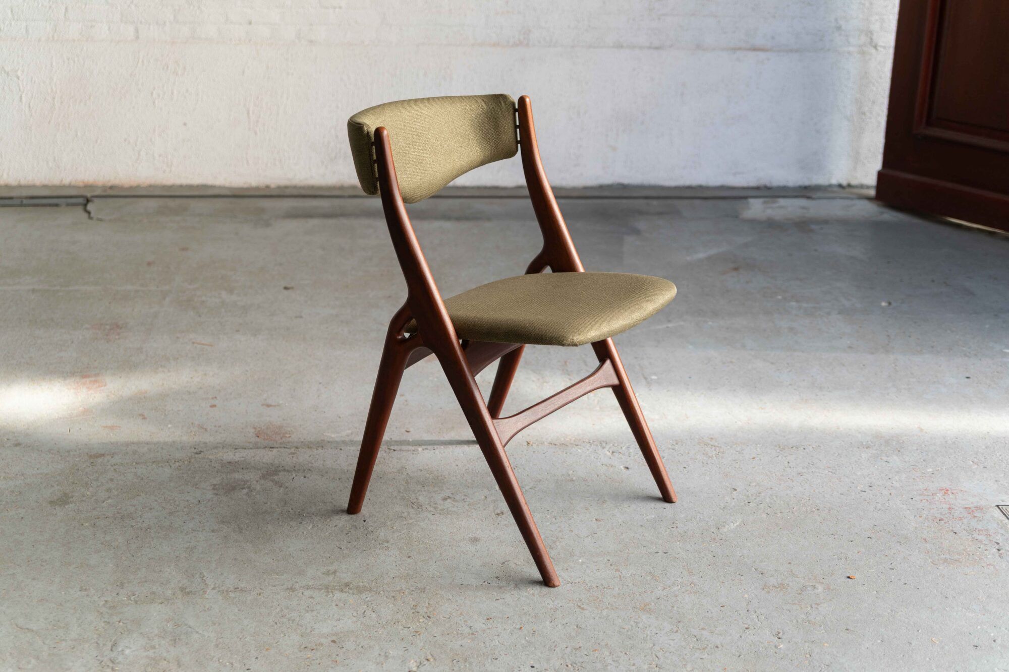 Set of 6 Aska dining chairs by Louis Van Teeffelen