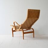 Fauteuil et repose-pieds « Pernilla » conçus par Bruno Mathsson