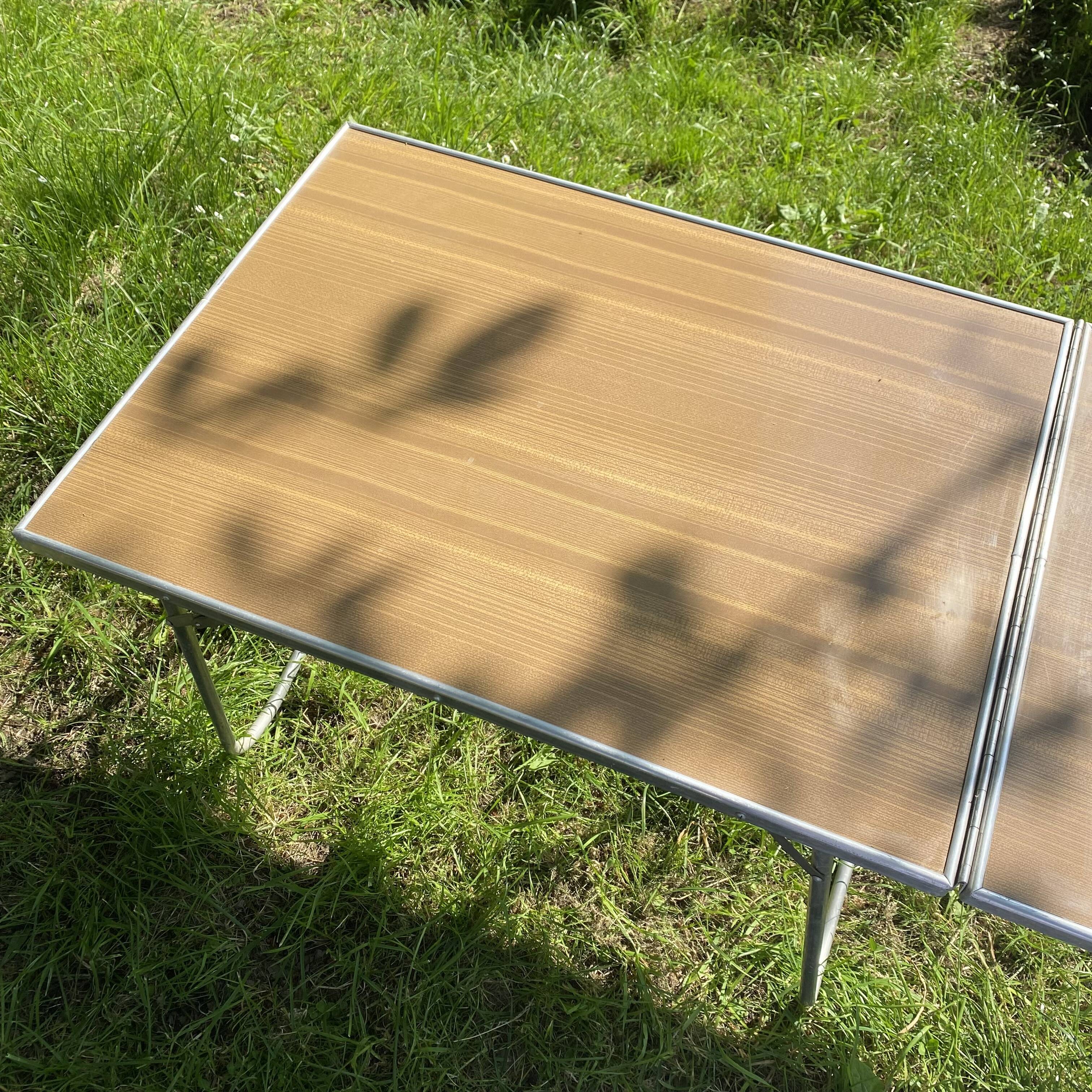 Table de camping pliante en formica