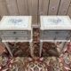 Paire de tables de chevets de style Louis XVI en bois peint
