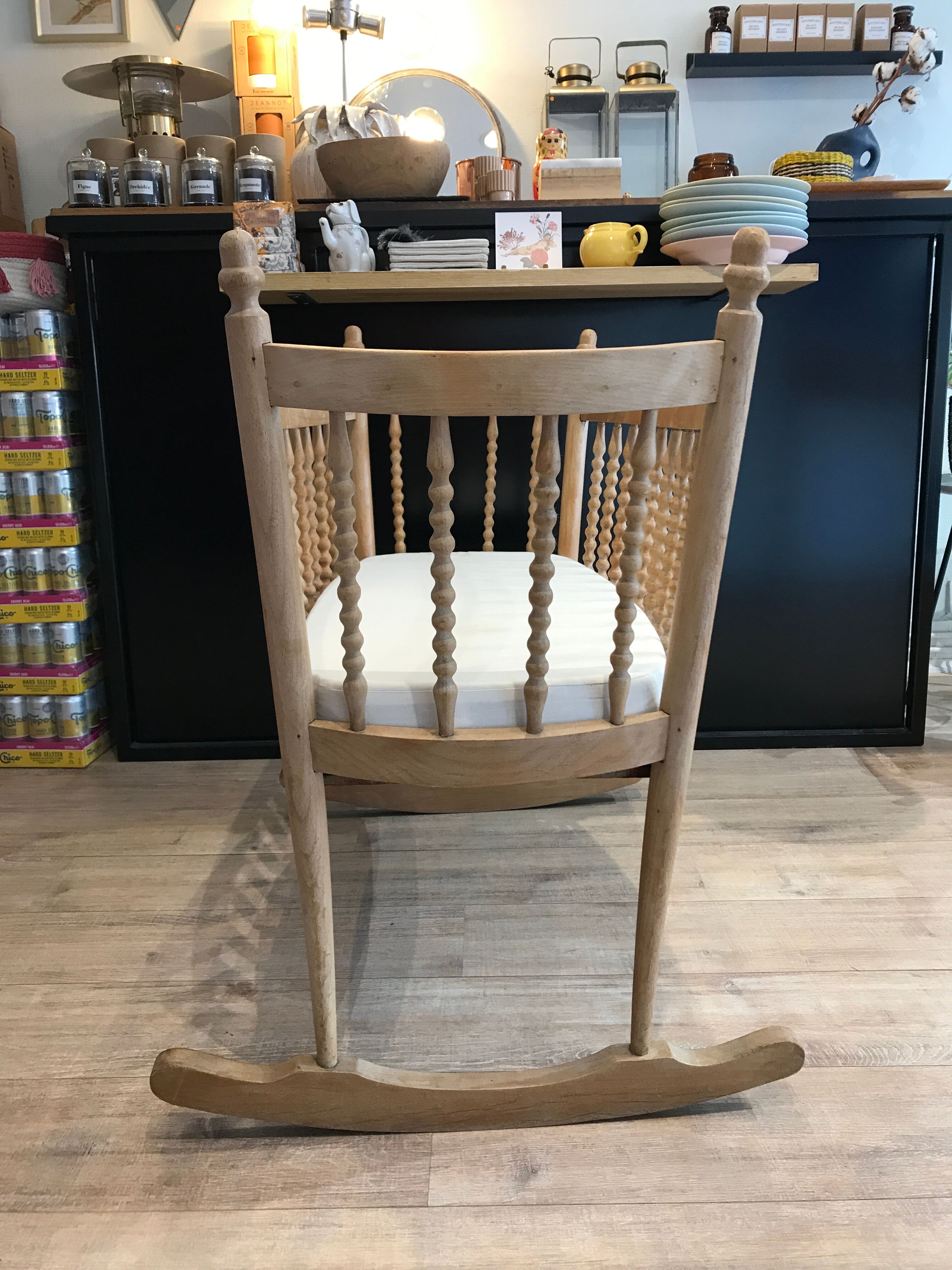 Crib in pearl wood crib