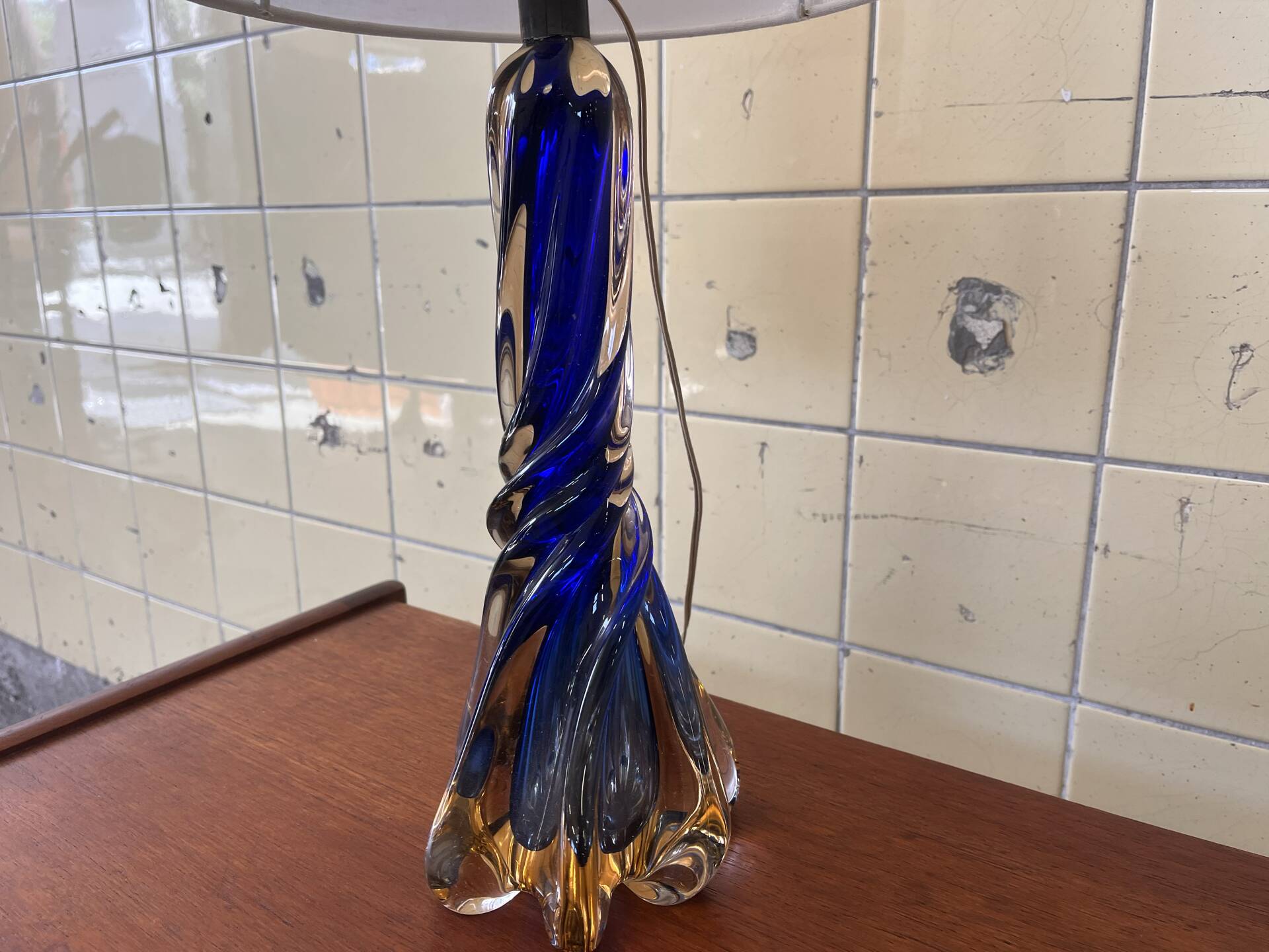 Vintage Belgian glass table lamp
