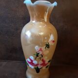 Vase en opaline nacrée