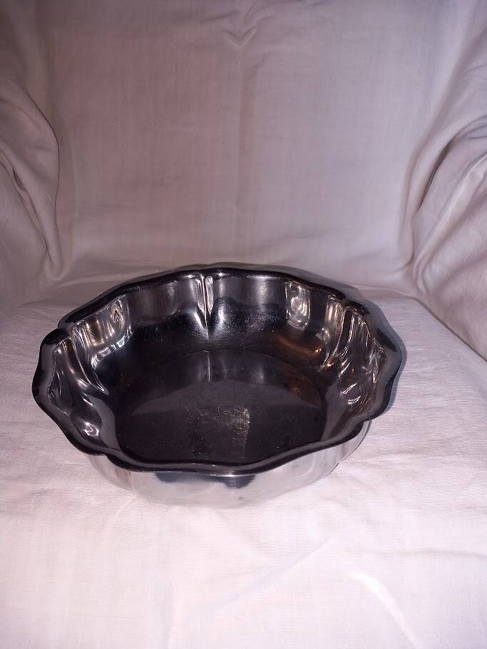 Stainless steel salad bowl
