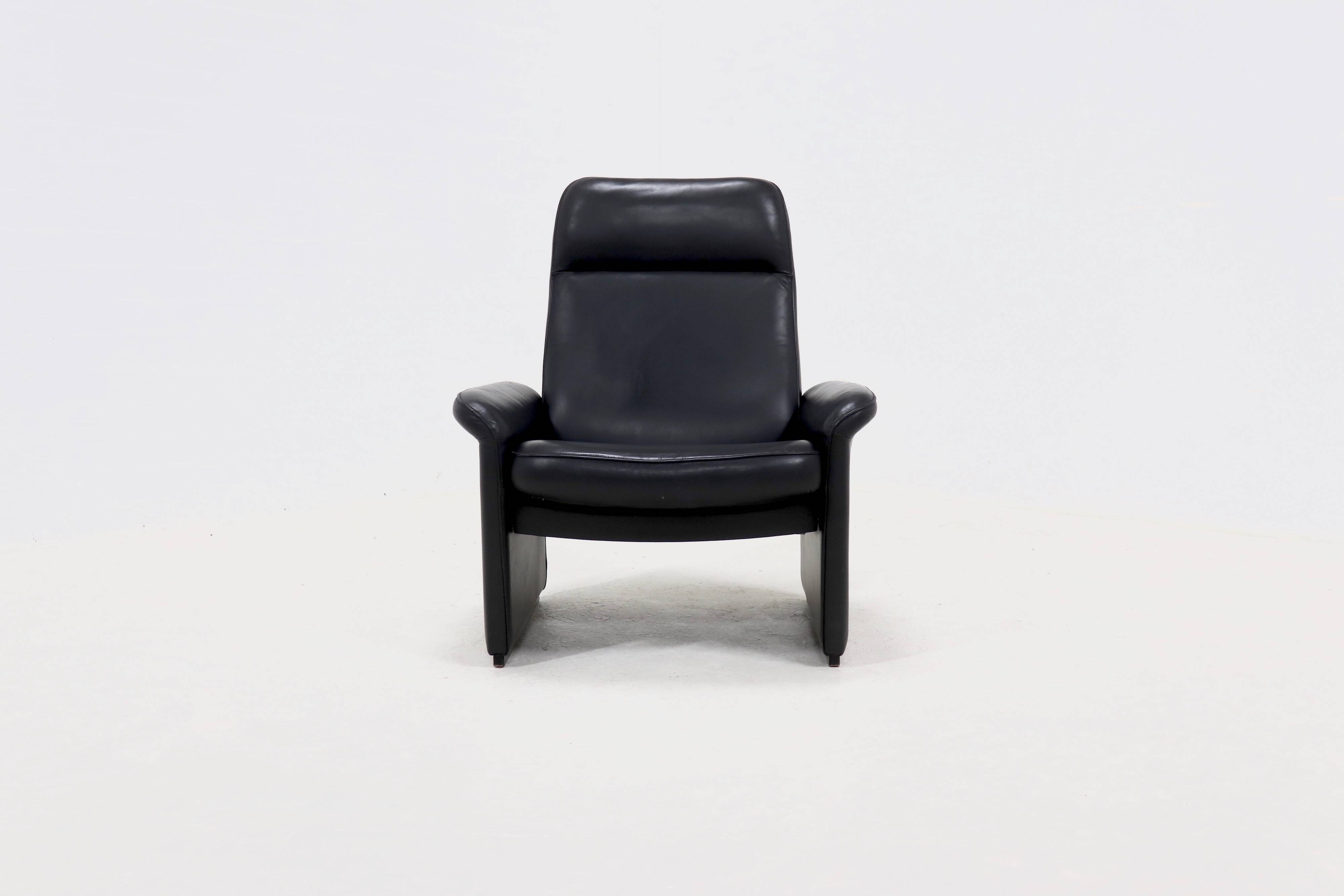 DS50 black leather lounge chair by De Sede Switzerland 1980s