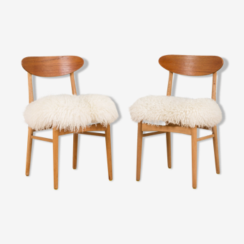 Paire de chaises de salle à manger en chêne, en peau de mouton à poils longs Danemark années 1960