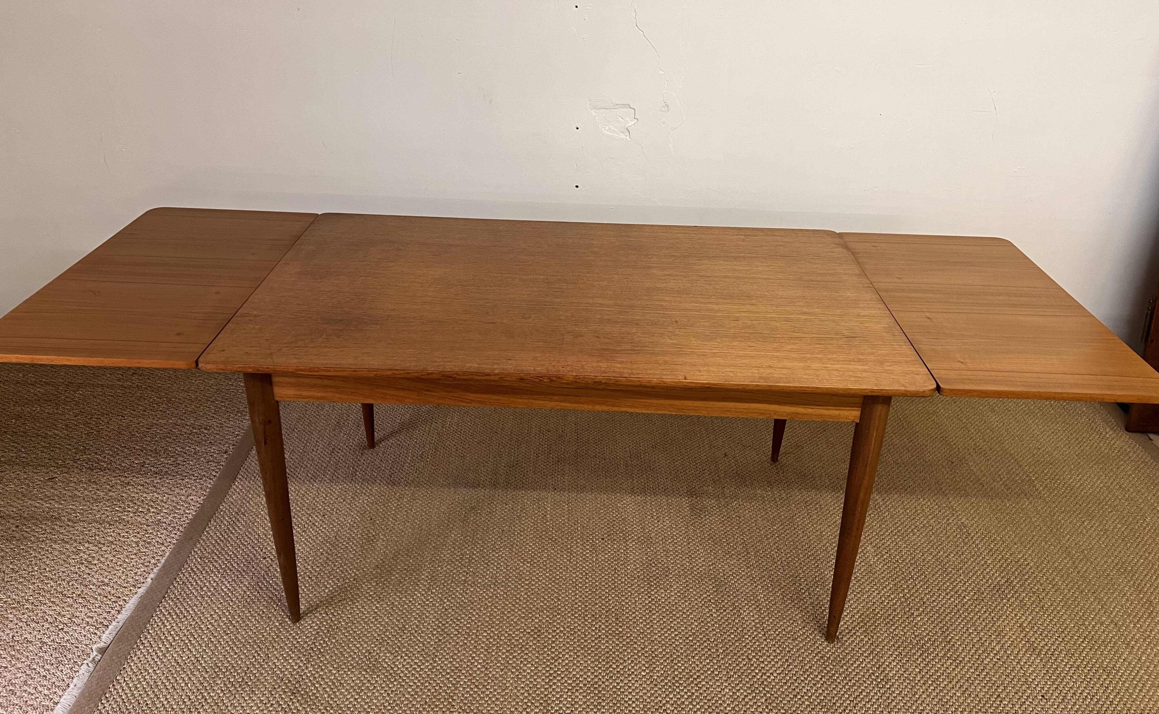 Vintage extendable table