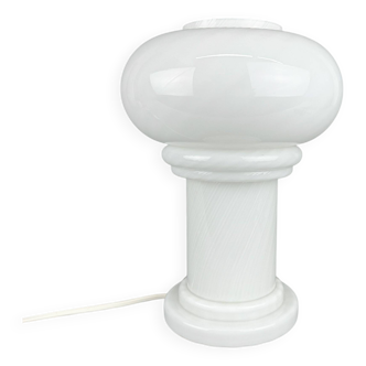 Lampe de table en verre opalin du milieu du siècle