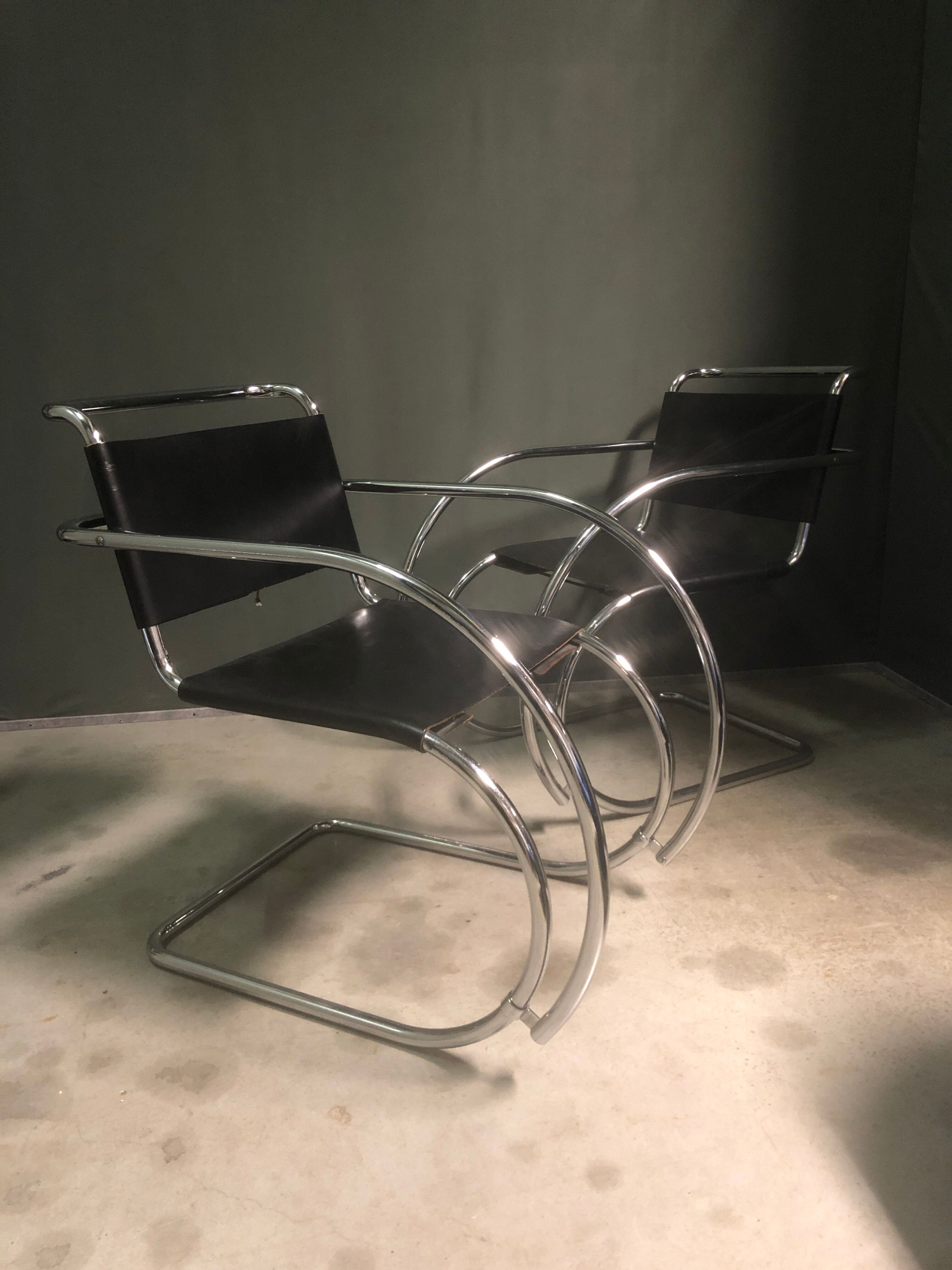 2 chairs by Mies Van Der Rohe MR20