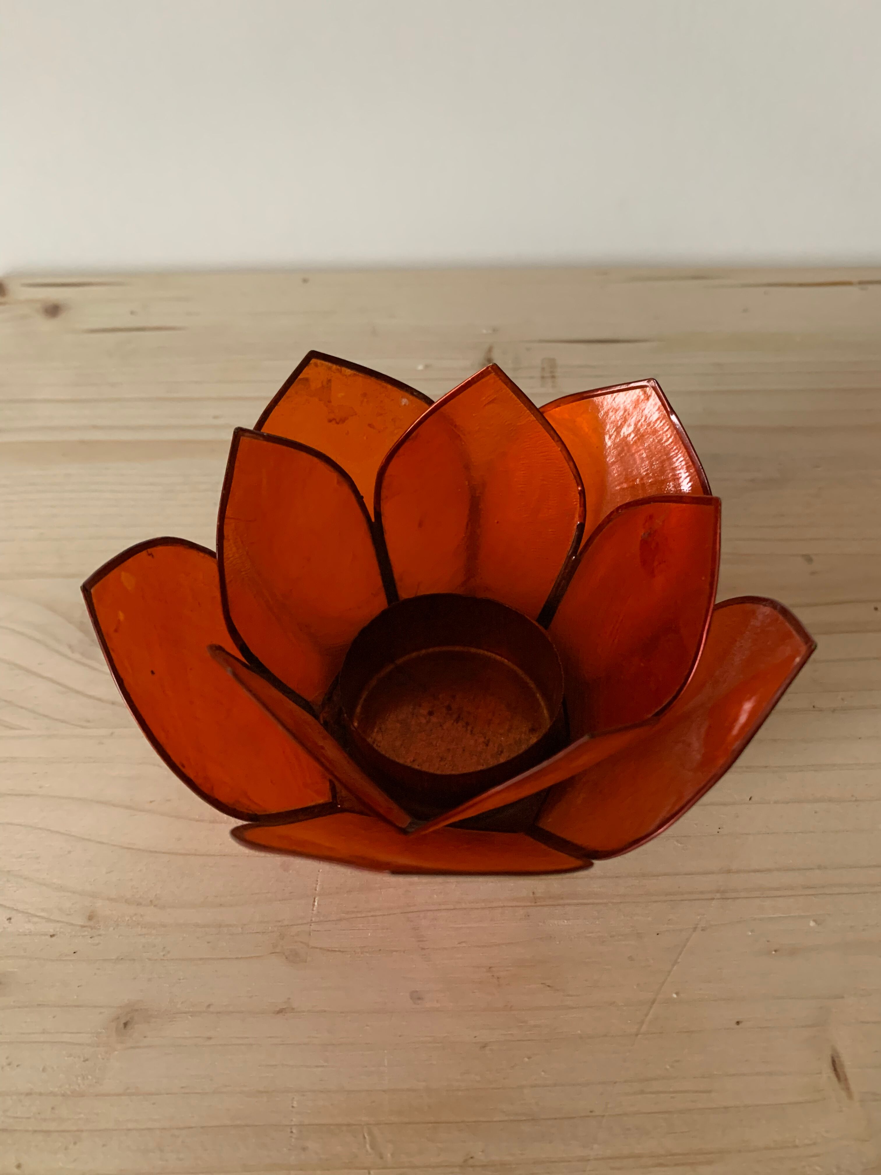 Mother-of-pearl flower candle holder