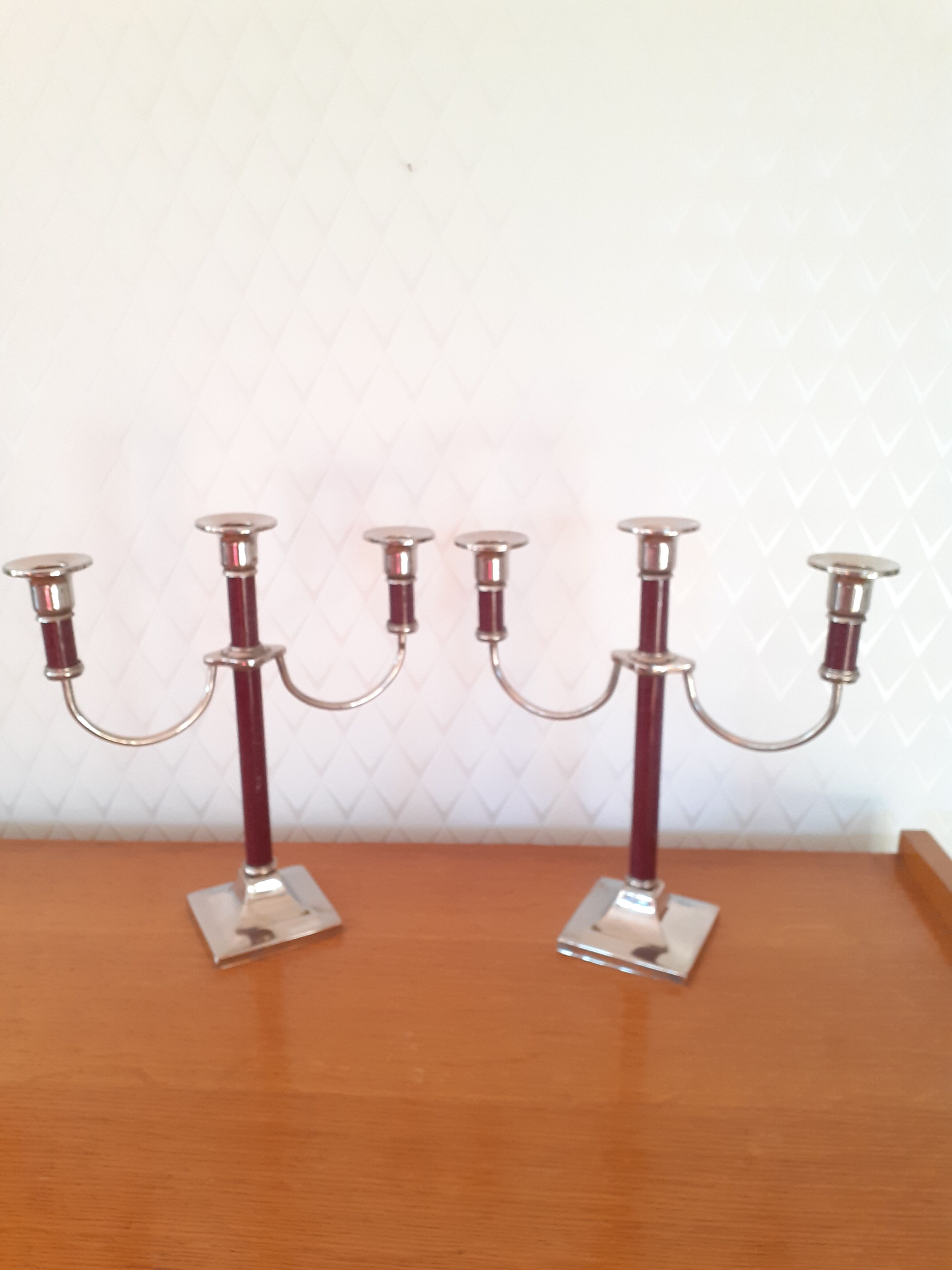 Paire de chandeliers trois feux