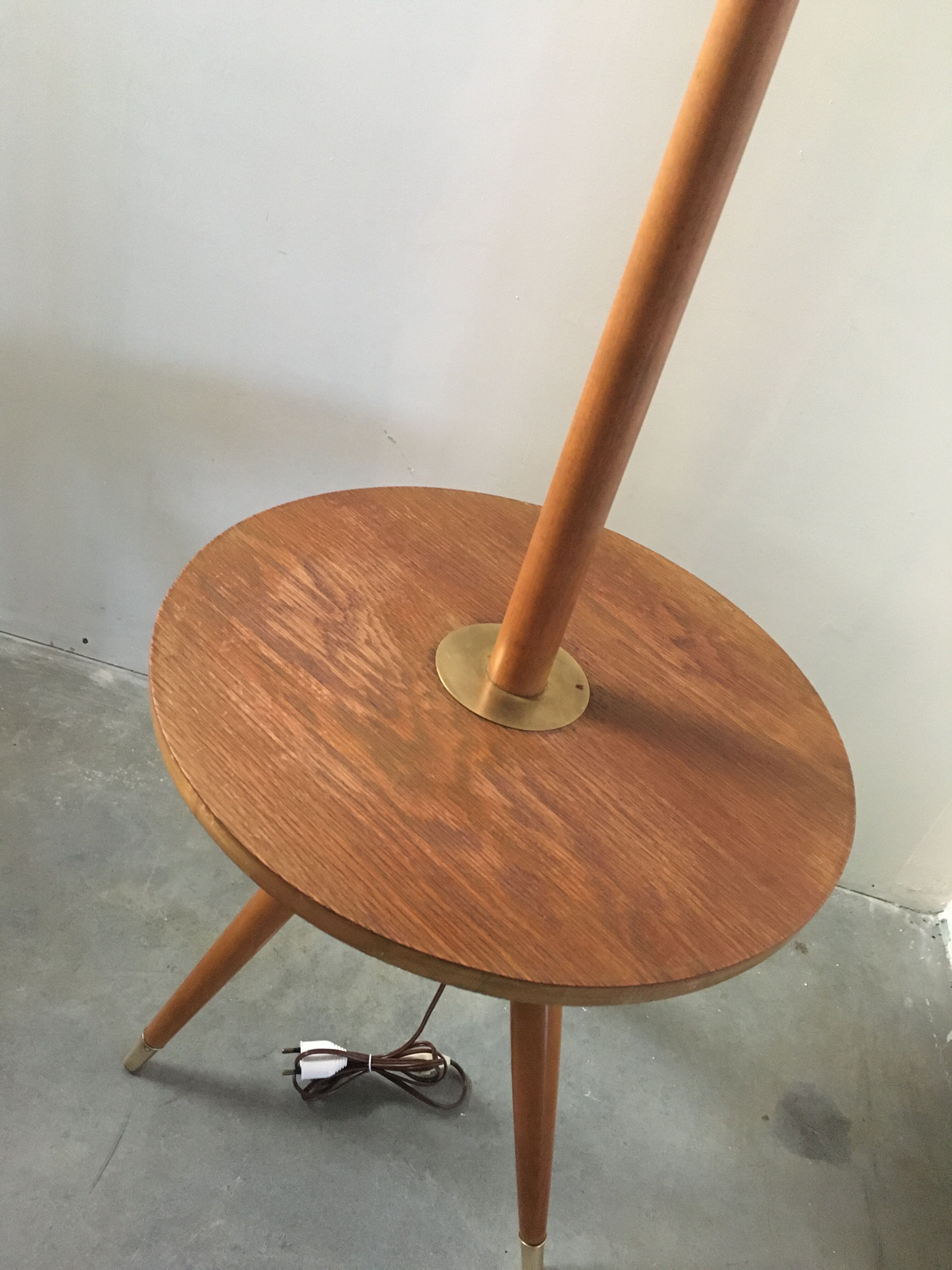 Tripod tablet lamppost