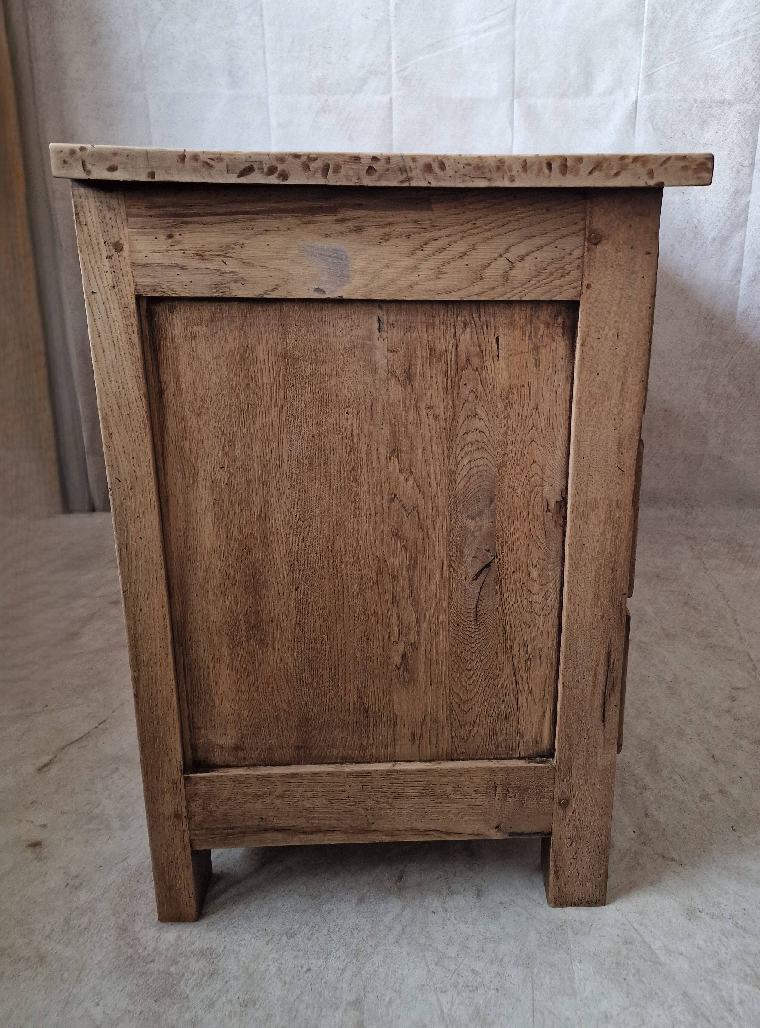 Chest of drawers in raw oak