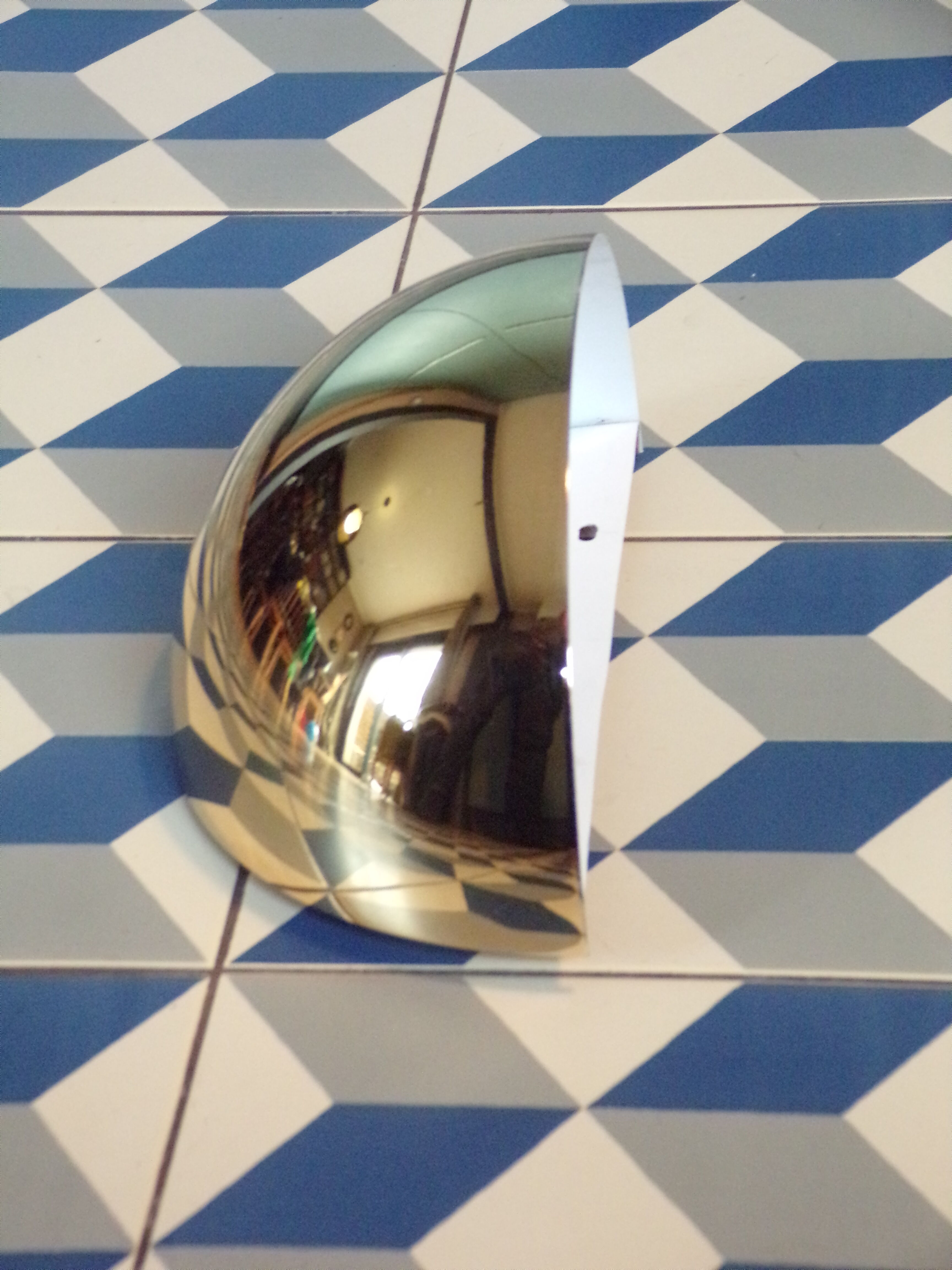 Escutcheon SCE Golden basin wall light