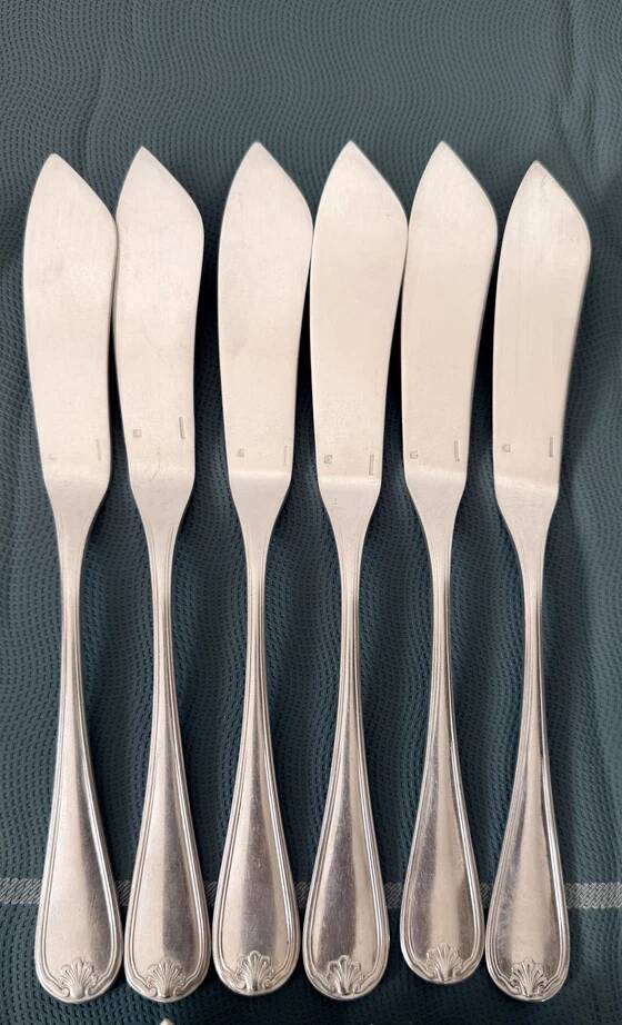 Elegant 24-piece fish service – Marot Bérain pattern in silver-plated metal