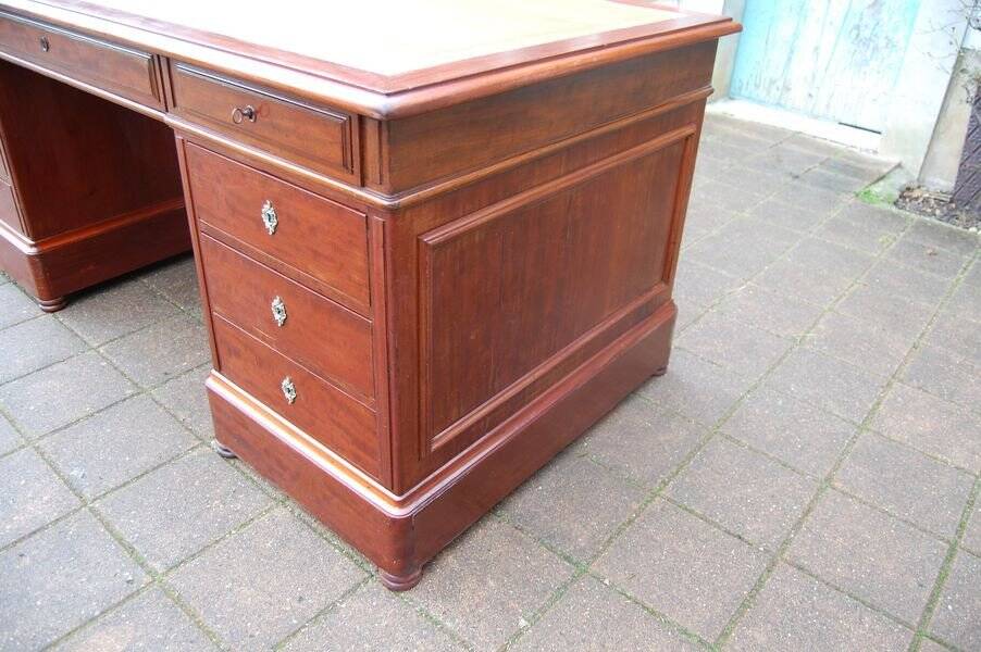 Very large Louis Philippe period mahogany pedestal desk from the 19th century