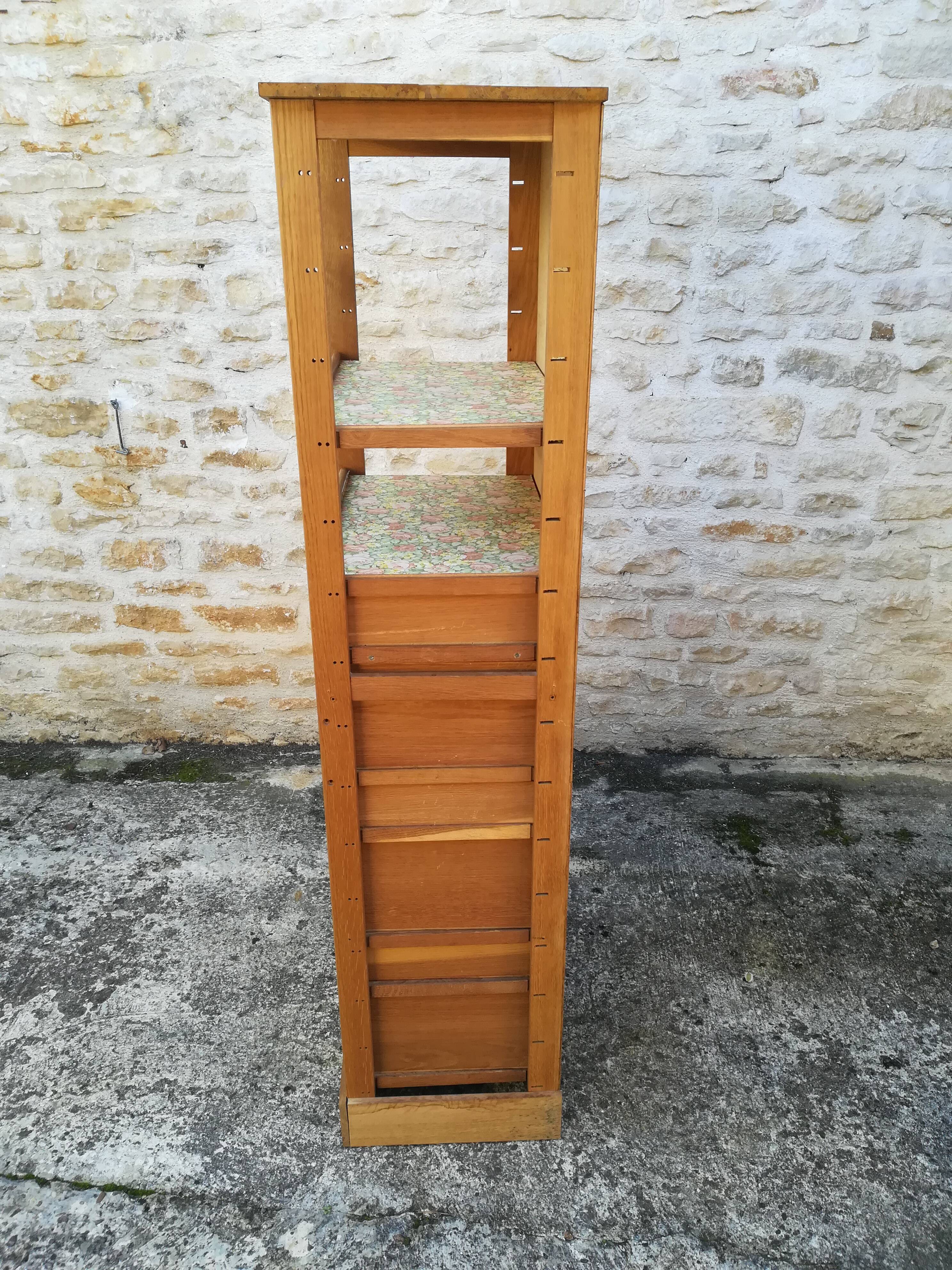 Craft furniture has drawers