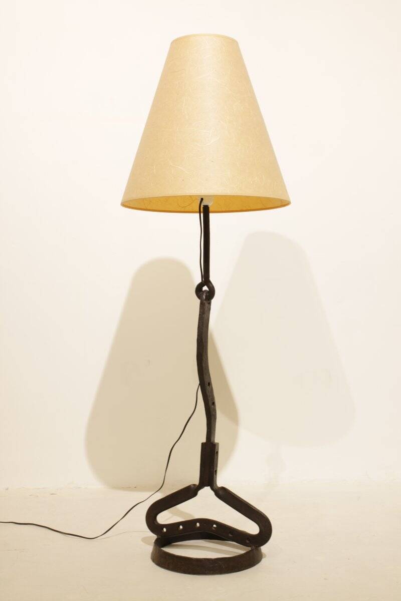 Lampadaire en fer forgé attribué à Léopold Gest