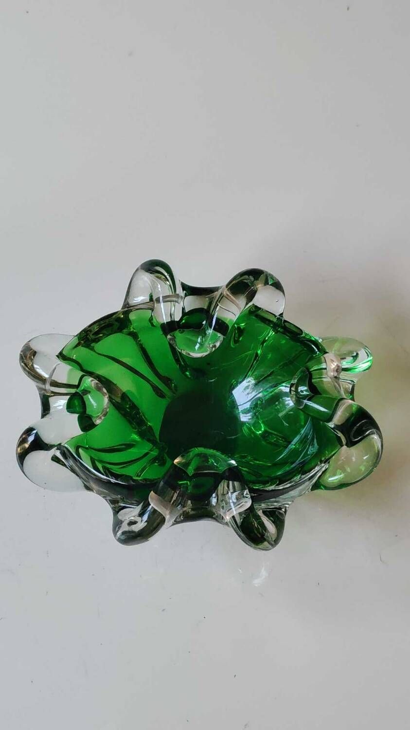 Pocket/ashtray in blown Murano art glass. Organic floral shape