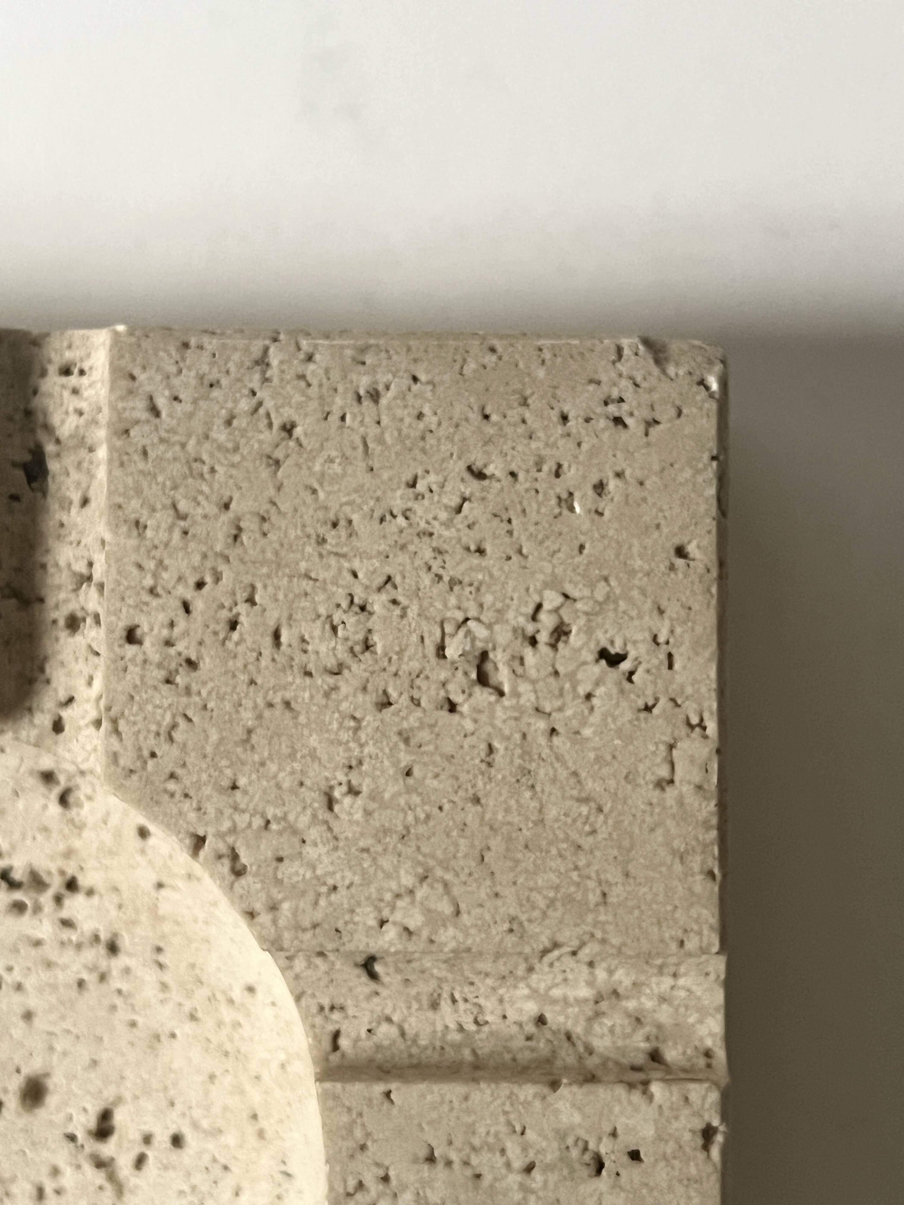 Sculpted travertine ashtray by Fratelli Manelli, Italian design 1970.