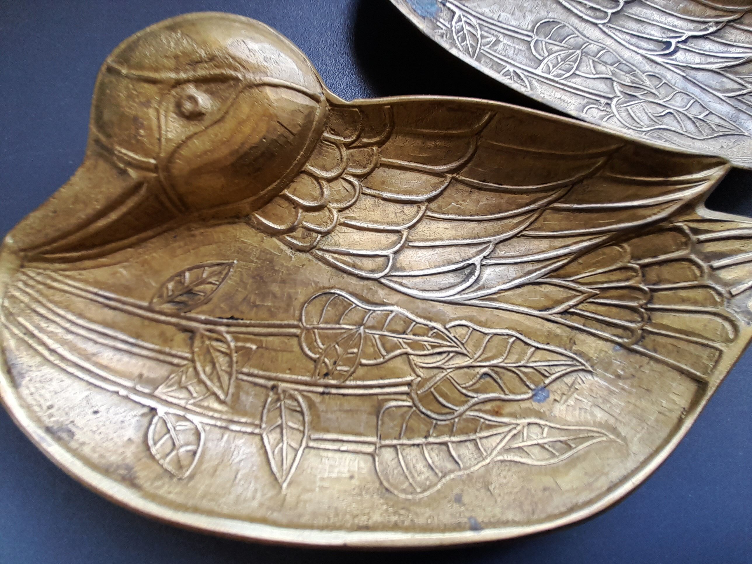 Empty of brass duck pockets