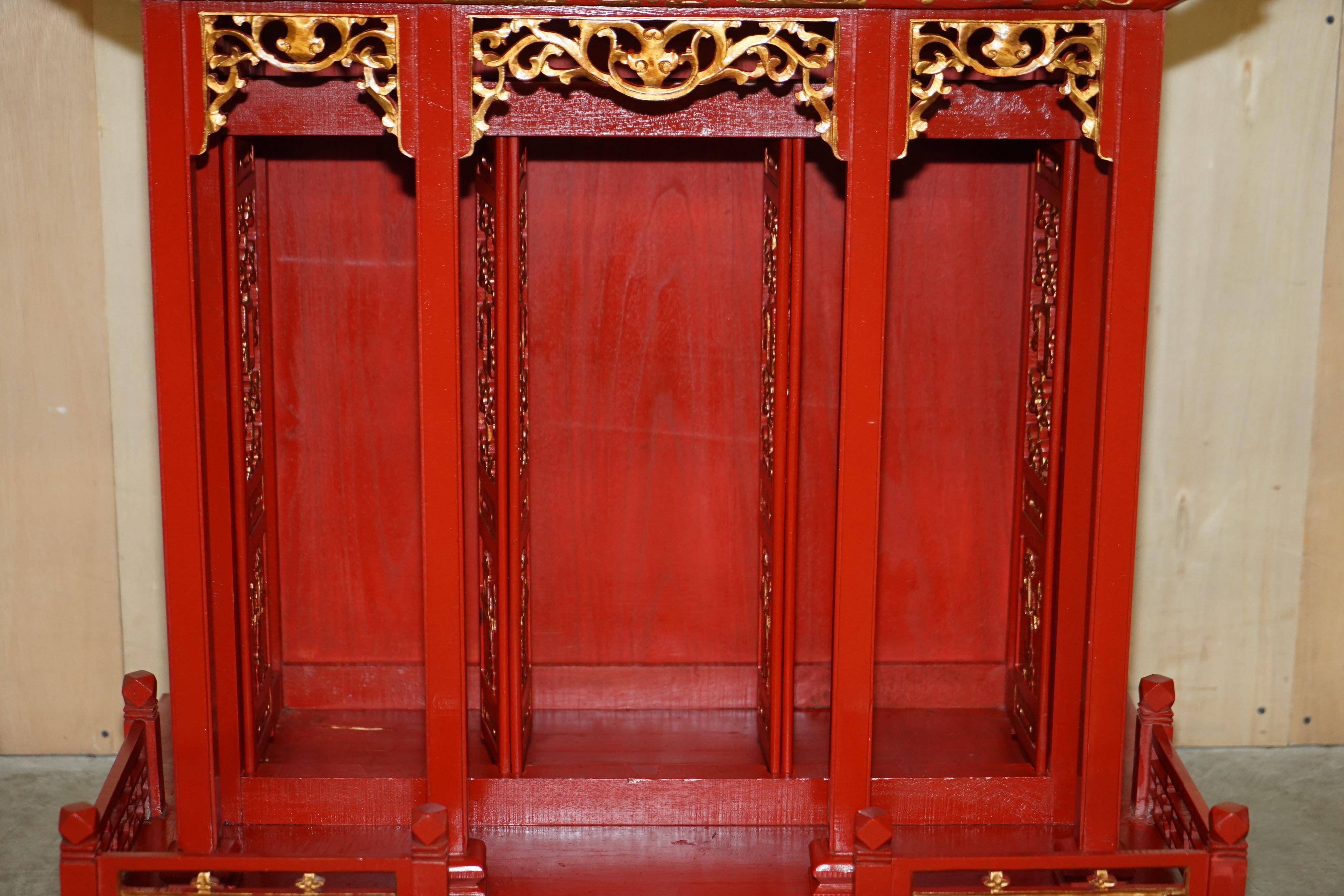 Armoire Chinoise Vintage à Toit Pagode, Très Décorative