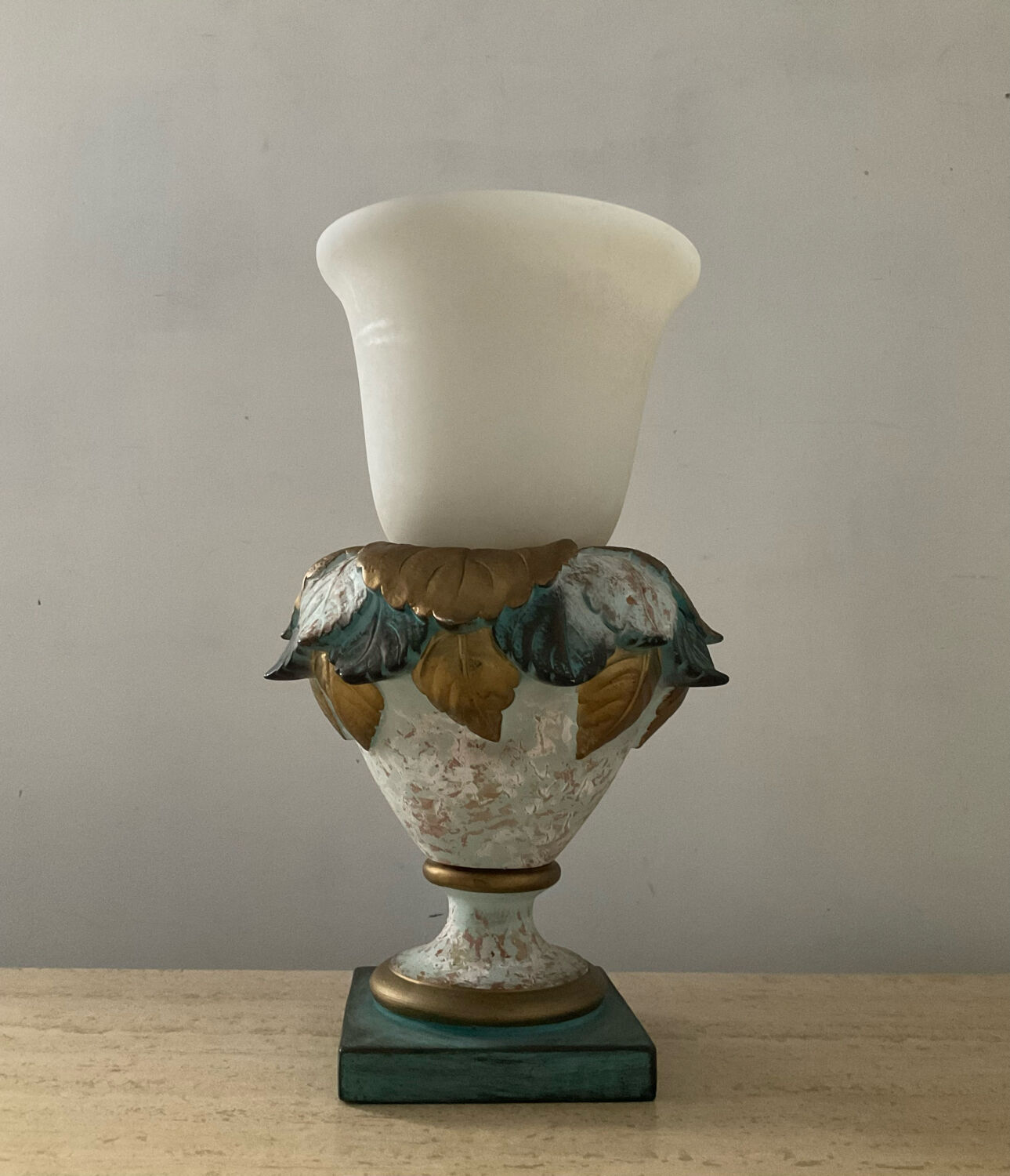 Lampe vintage en opaline et plâtre