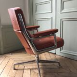 Lobby leather chair from international organization