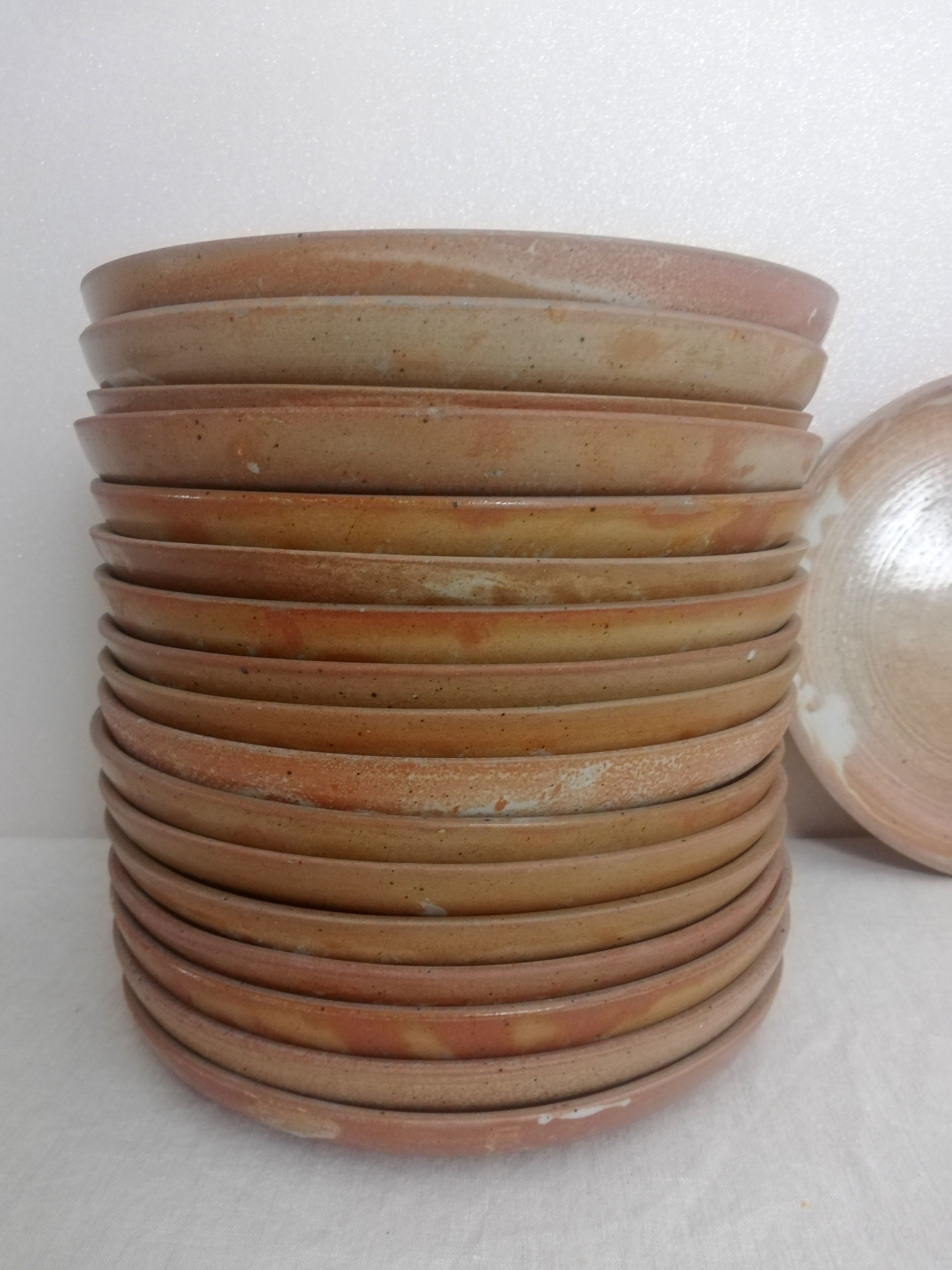 Service 18 flat plates in artisanal stoneware 60s