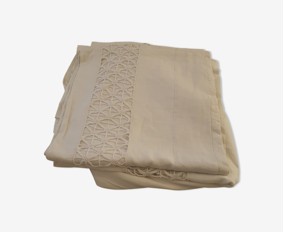 Paire de grands draps en fil avec entre-deux dentelle faite main.