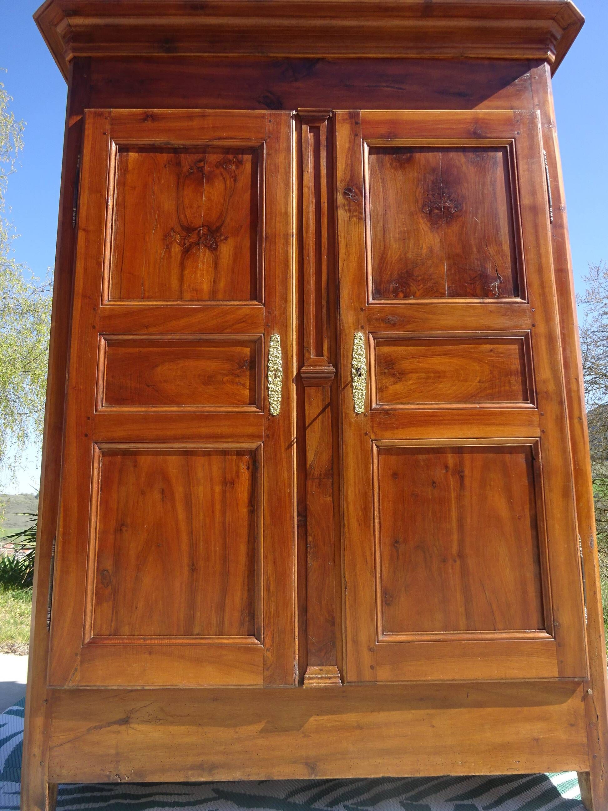 Ancienne armoire Louis Philippe en noyer
