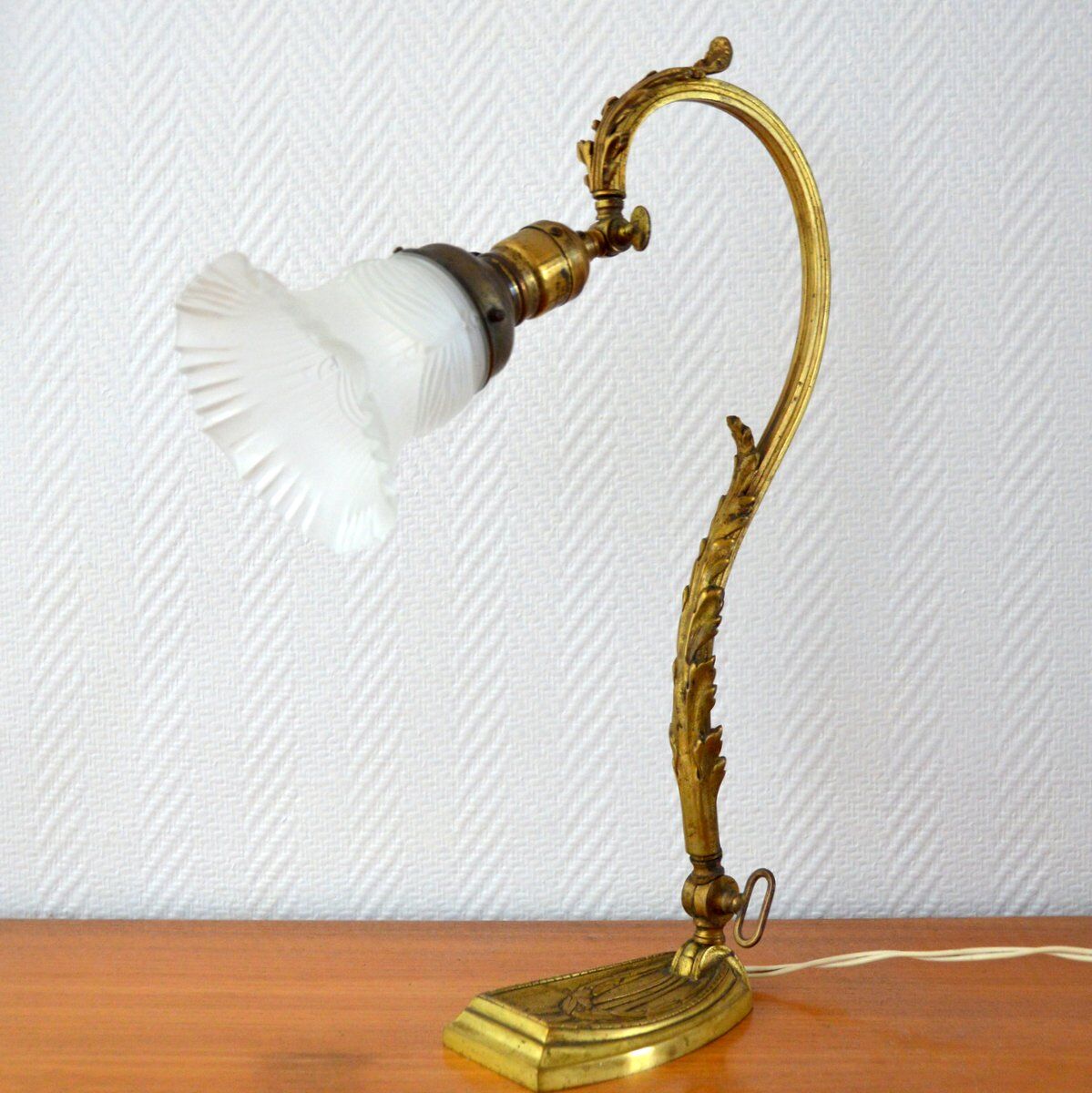 Bronze and opaline Art Nouveau lamp