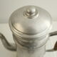 Cafetière ancienne en aluminium