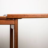 Danish extendable two-tiered teak serving trolley, 1960s, Kurt Ostervig.