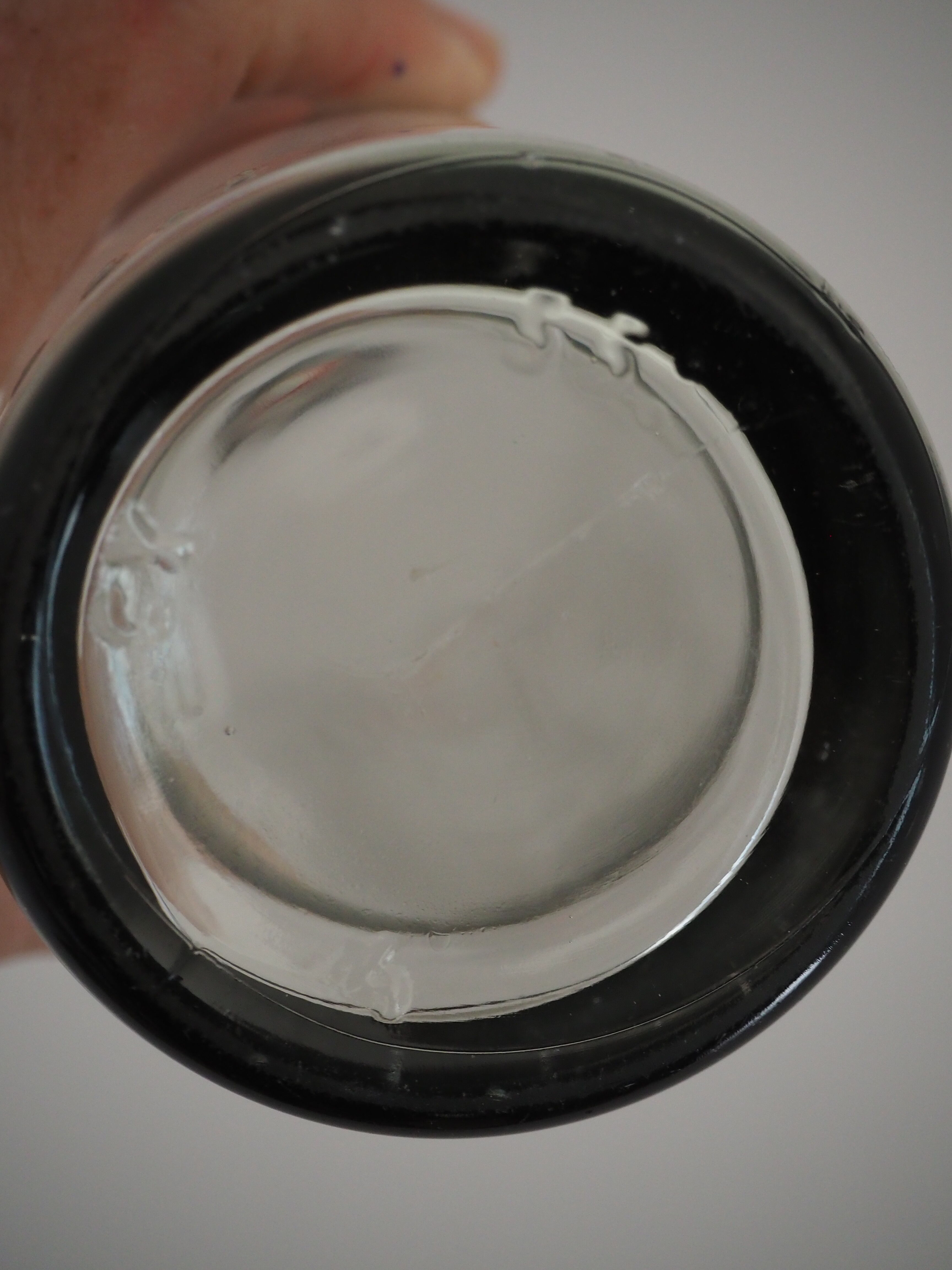 Cyser to mécanique fermeture in white glass porcelain cap.